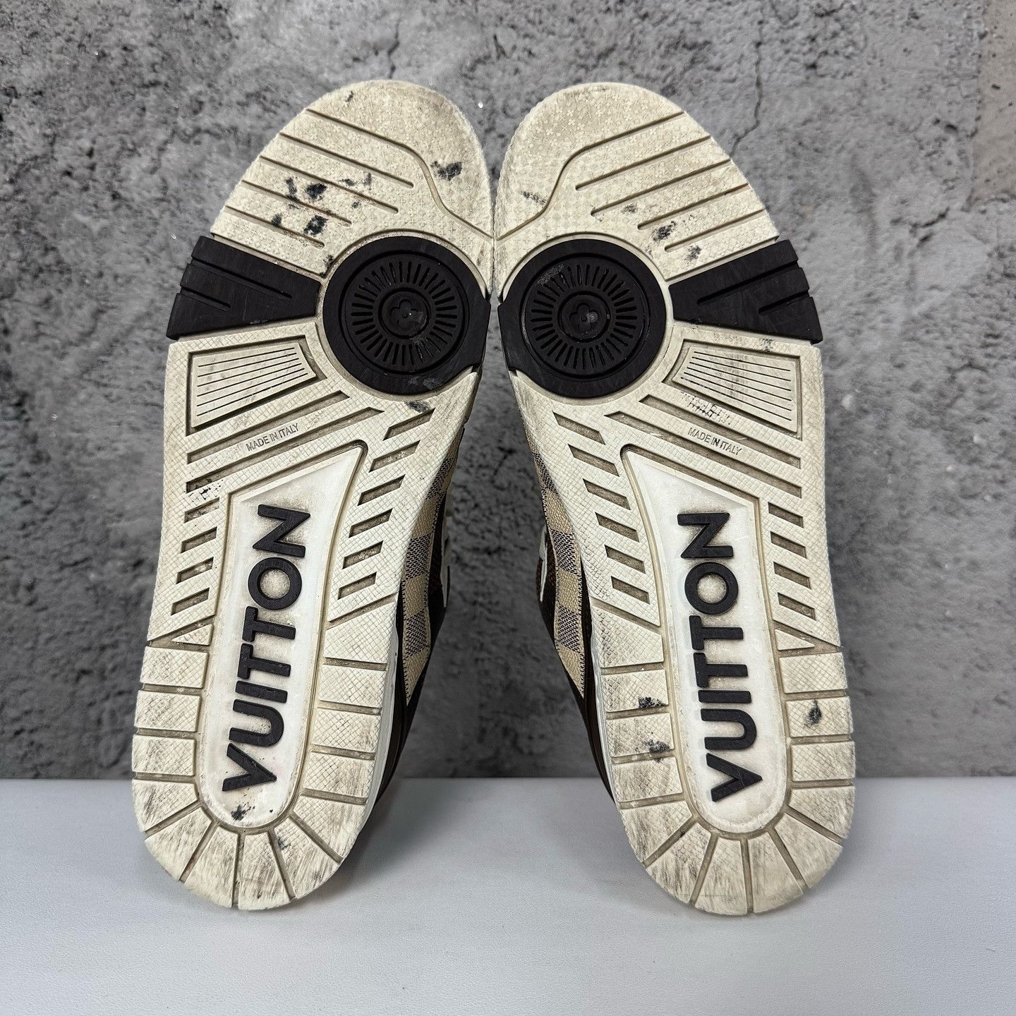 Louis Vuitton Louis Vuitton Damier Trainer Sneakers Size 9 Size US 9 / EU 42 - 4 Thumbnail