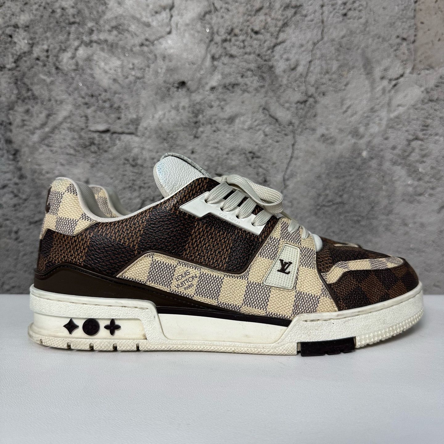 Louis Vuitton Louis Vuitton Damier Trainer Sneakers Size 9 Size US 9 / EU 42 - 7 Thumbnail