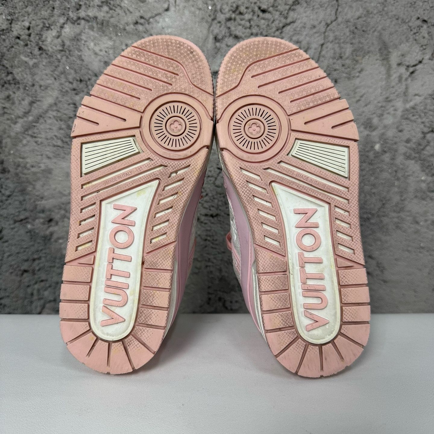 Louis Vuitton Louis Vuitton Trainer Low-Top Sneakers Size 36 Size US 6 / IT 36 - 4 Thumbnail