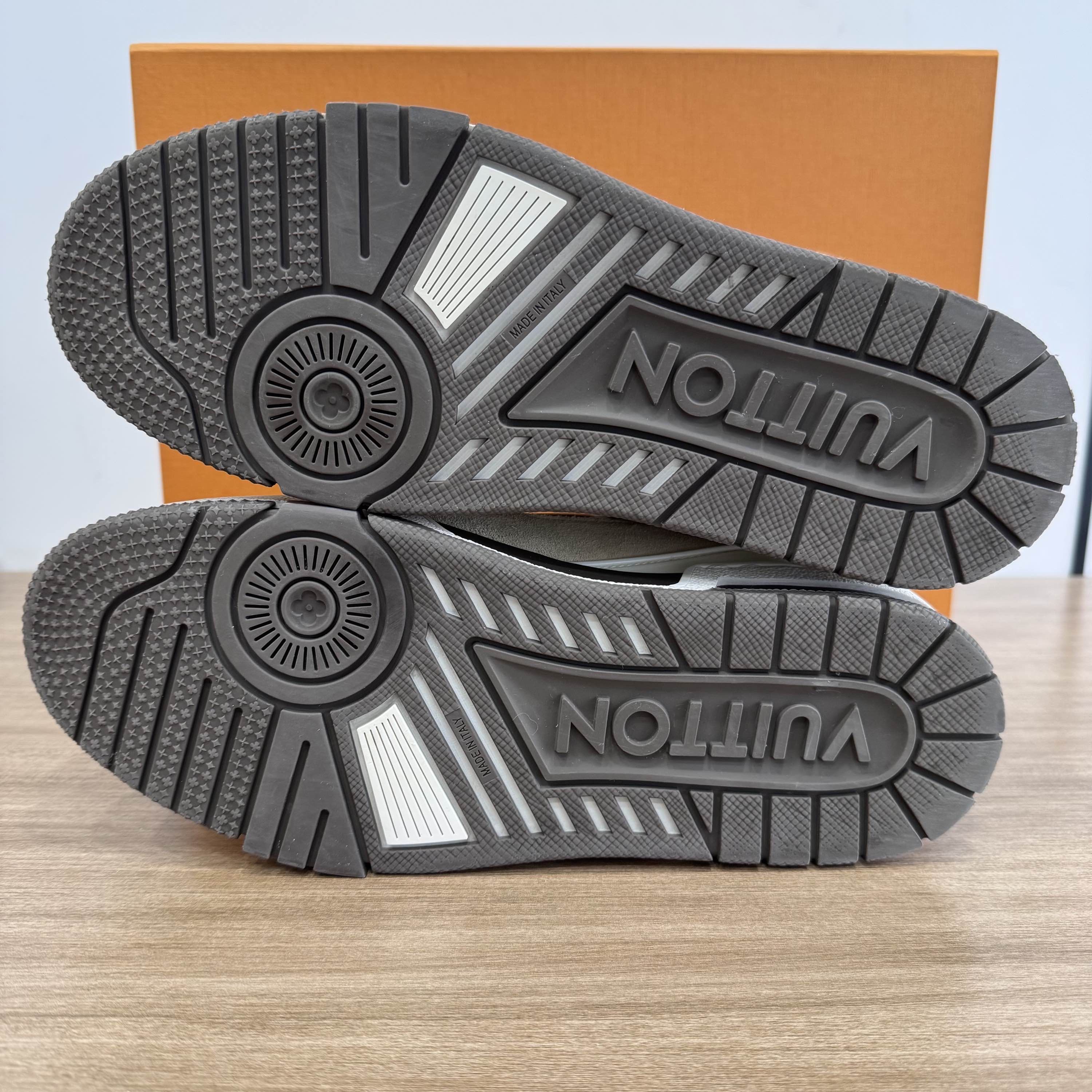 Louis Vuitton Louis Vuitton Trainer Low-Top Sneakers Size 7.5 Size US 7.5 / EU 40-41 - 4 Thumbnail