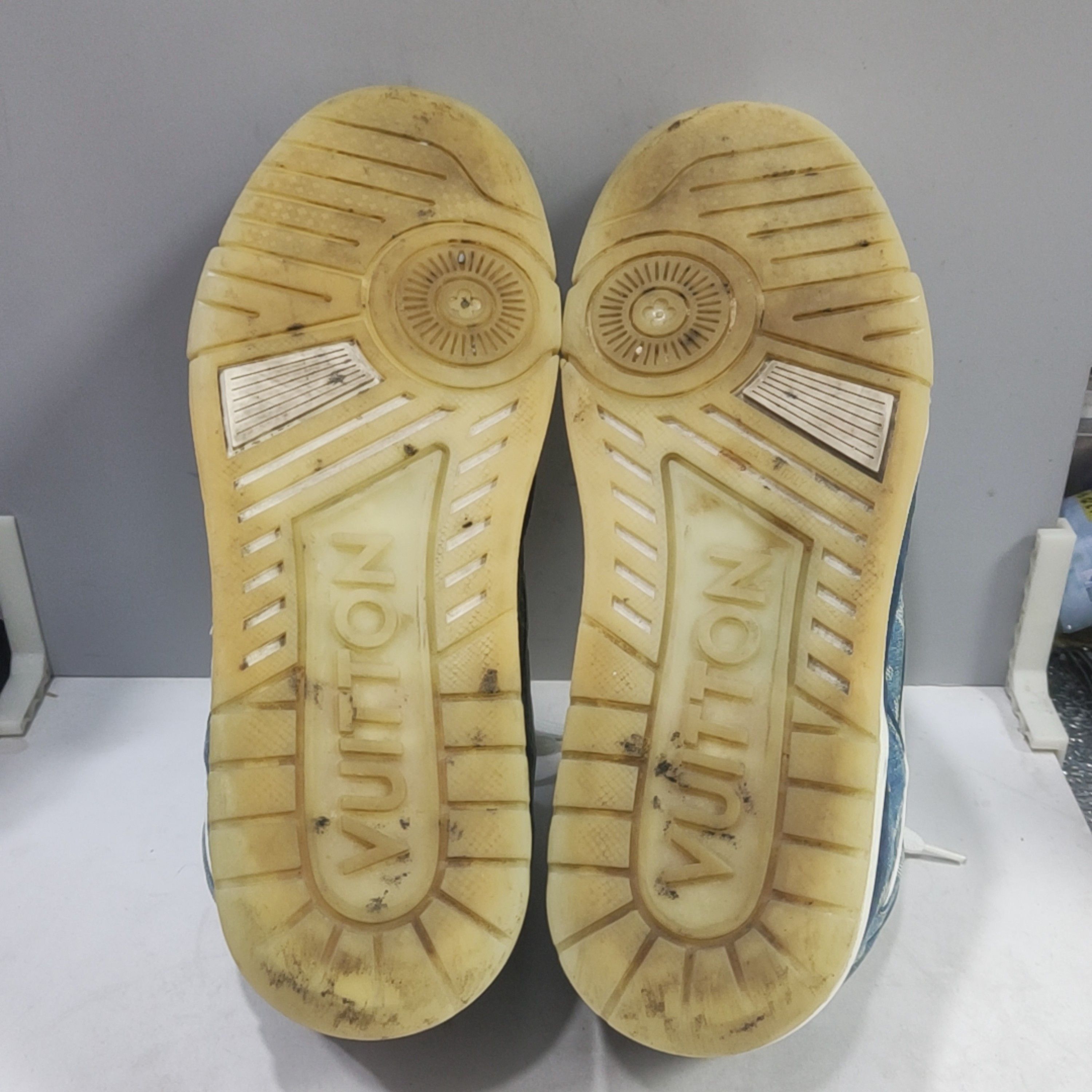 Louis Vuitton Louis Vuitton Denim Monogram Trainer Sneakers Size 7 Size US 7 / EU 40 - 4 Thumbnail