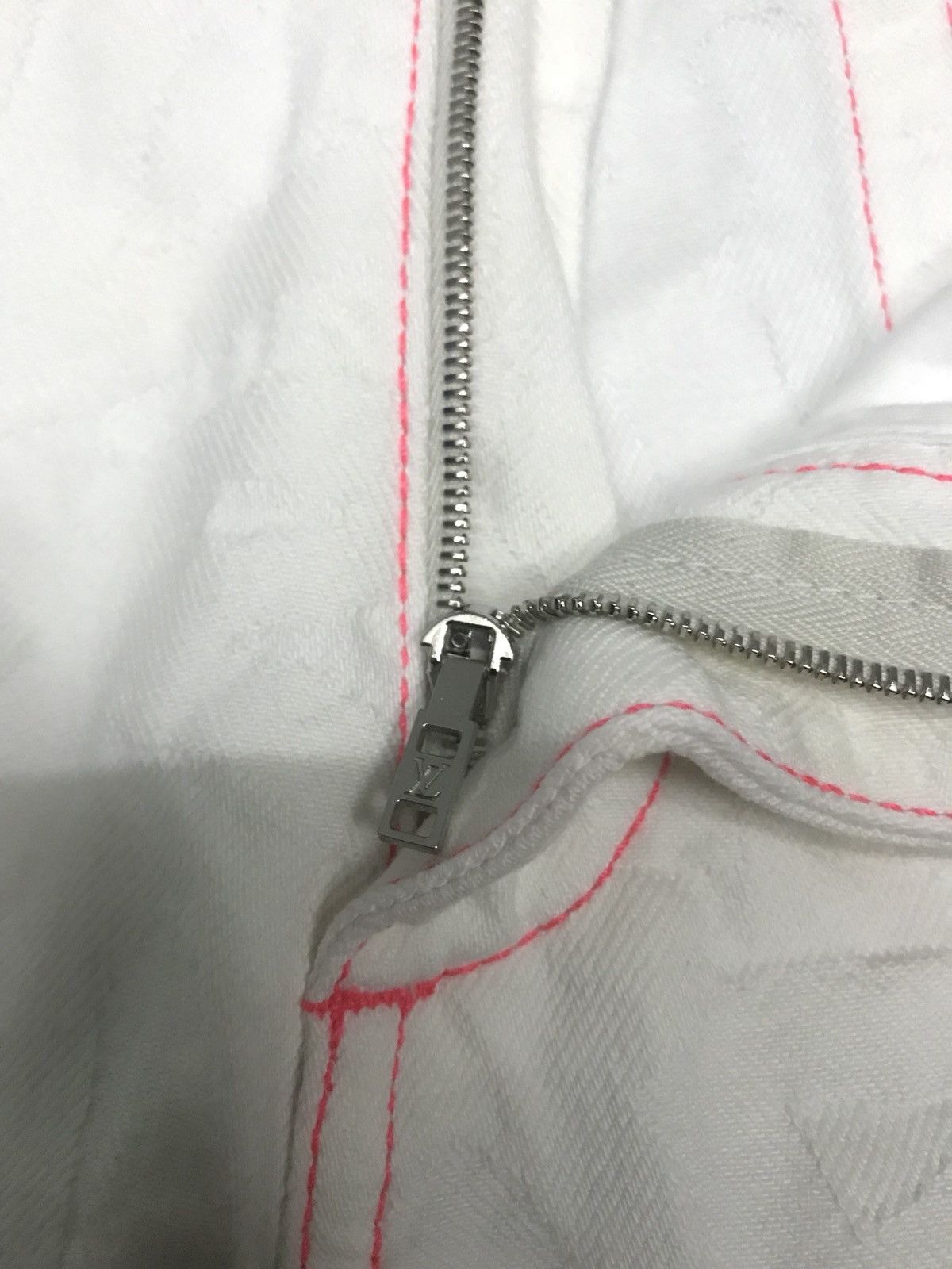 Louis Vuitton Louis Vuitton Pink Stich ‘Paris’ Monogram Spellout Jeans Size US 30 / EU 46 - 5 Thumbnail