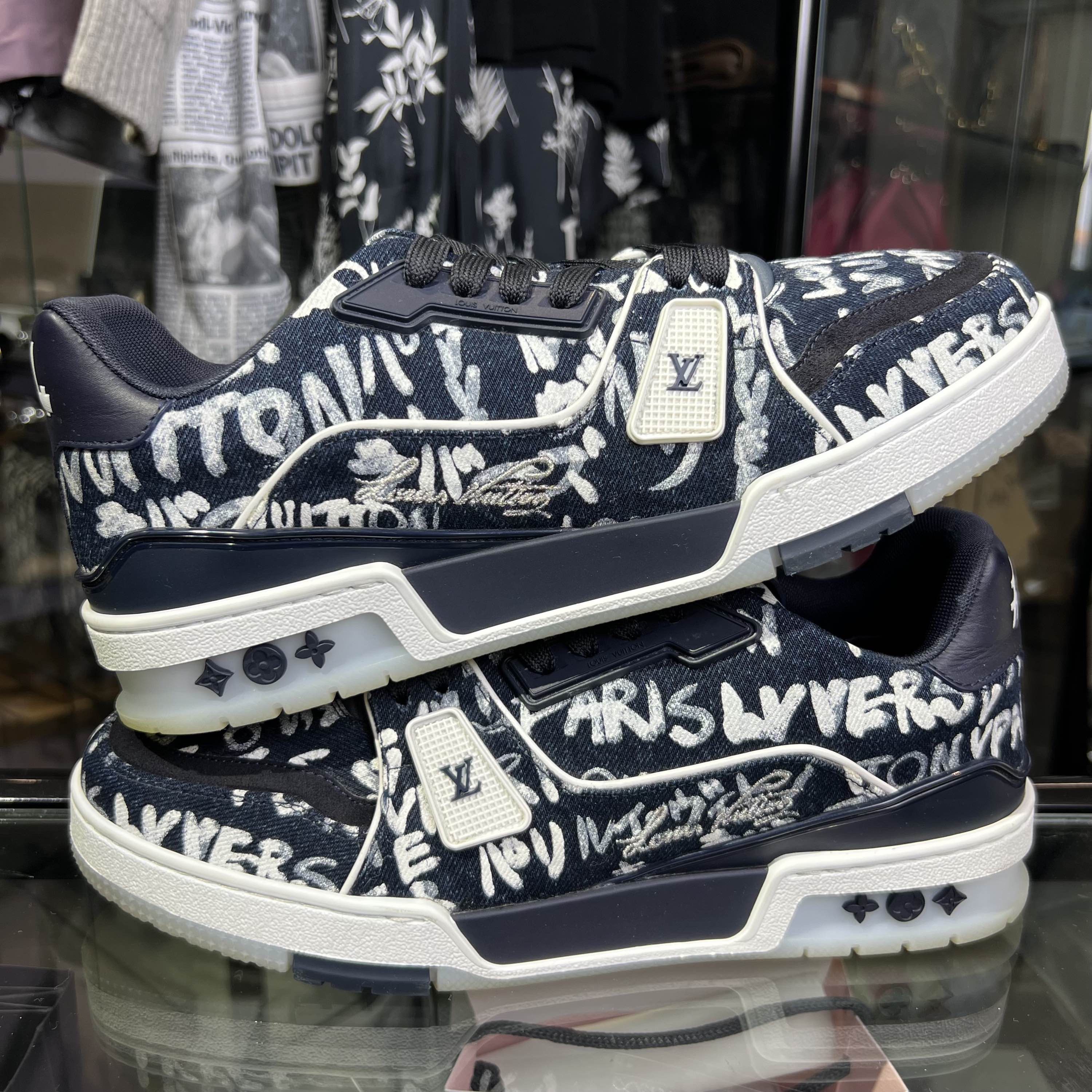 Louis Vuitton Louis Vuitton Graffiti Trainer Low-Top Sneakers US 8 Size US 8 / EU 41 - 7 Thumbnail