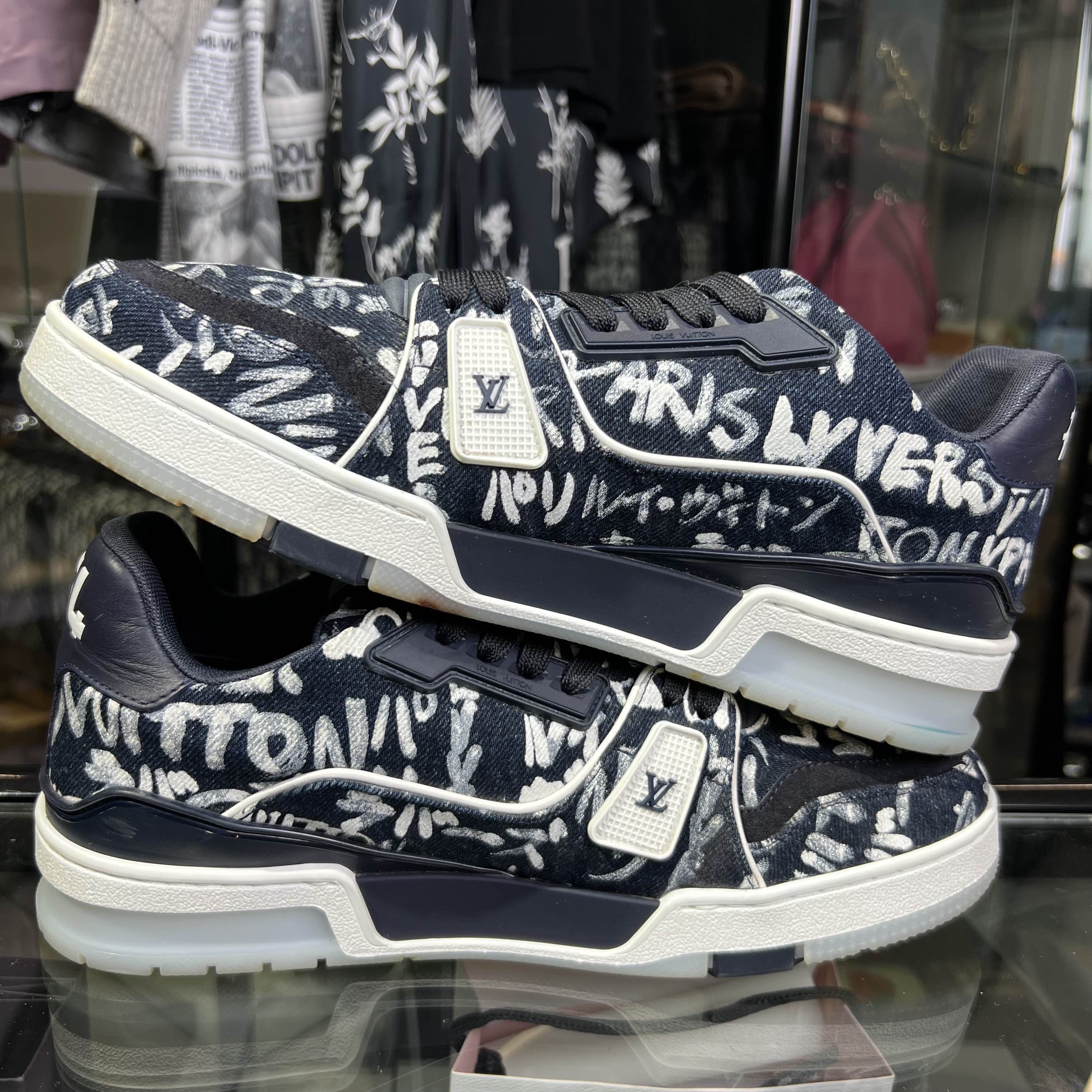 Louis Vuitton Louis Vuitton Graffiti Trainer Low-Top Sneakers US 8 Size US 8 / EU 41 - 8 Thumbnail