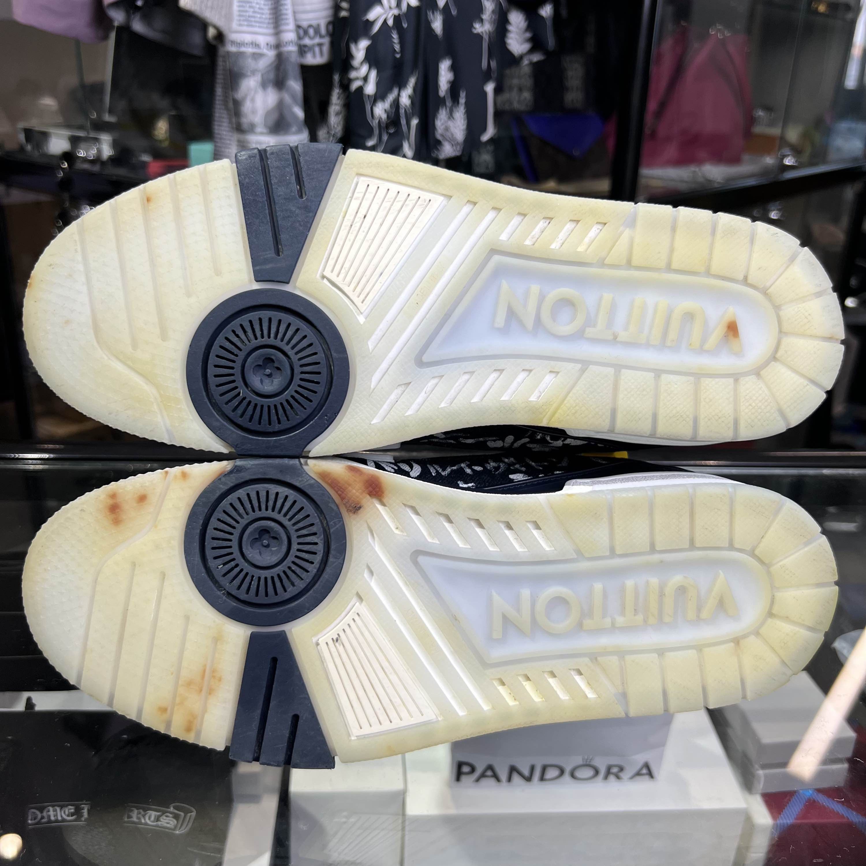 Louis Vuitton Louis Vuitton Graffiti Trainer Low-Top Sneakers US 8 Size US 8 / EU 41 - 4 Thumbnail