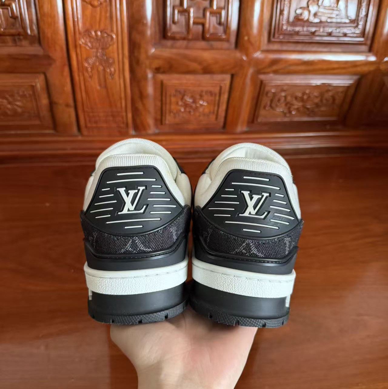 Louis Vuitton Louis Vuitton Monogram Trainer Sneakers Size 37 Size US 7 / IT 37 - 3 Thumbnail