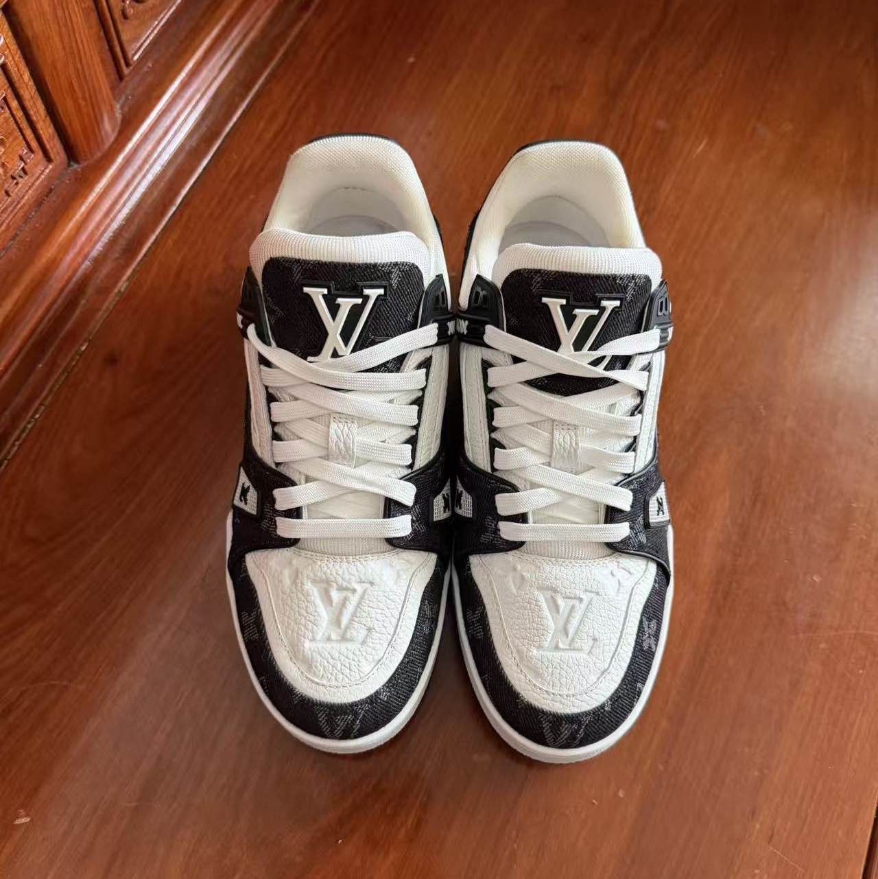 Louis Vuitton Louis Vuitton Monogram Trainer Sneakers Size 37 Size US 7 / IT 37 - 2 Thumbnail