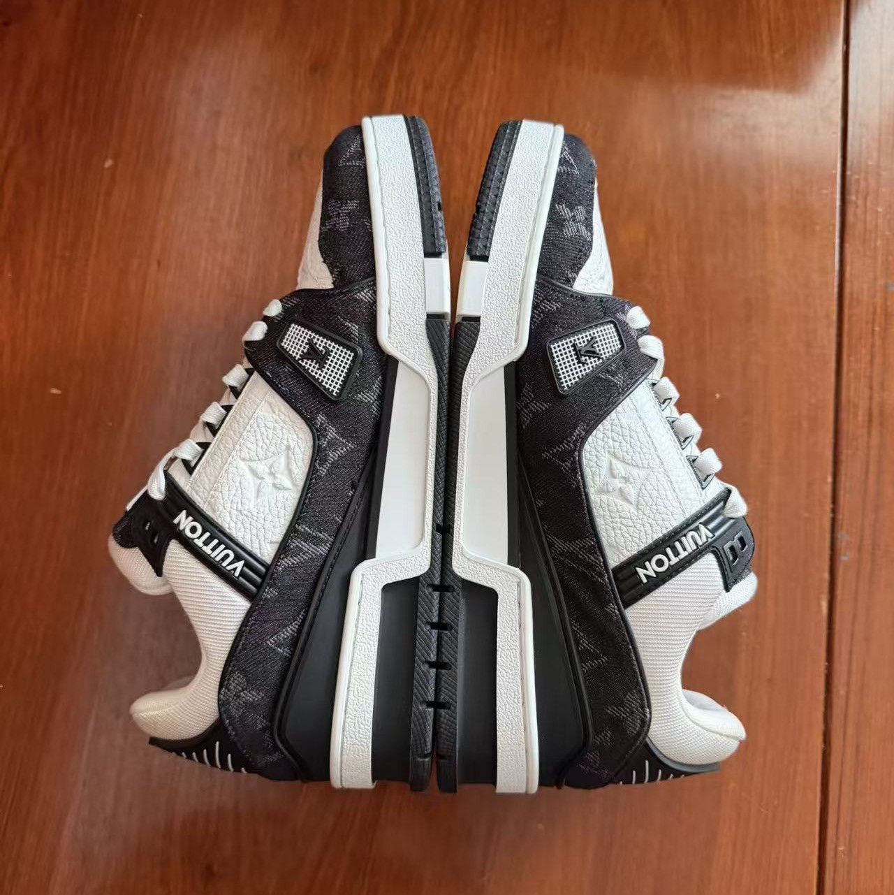 Louis Vuitton Louis Vuitton Monogram Trainer Sneakers Size 37 Size US 7 / IT 37 - 8 Thumbnail