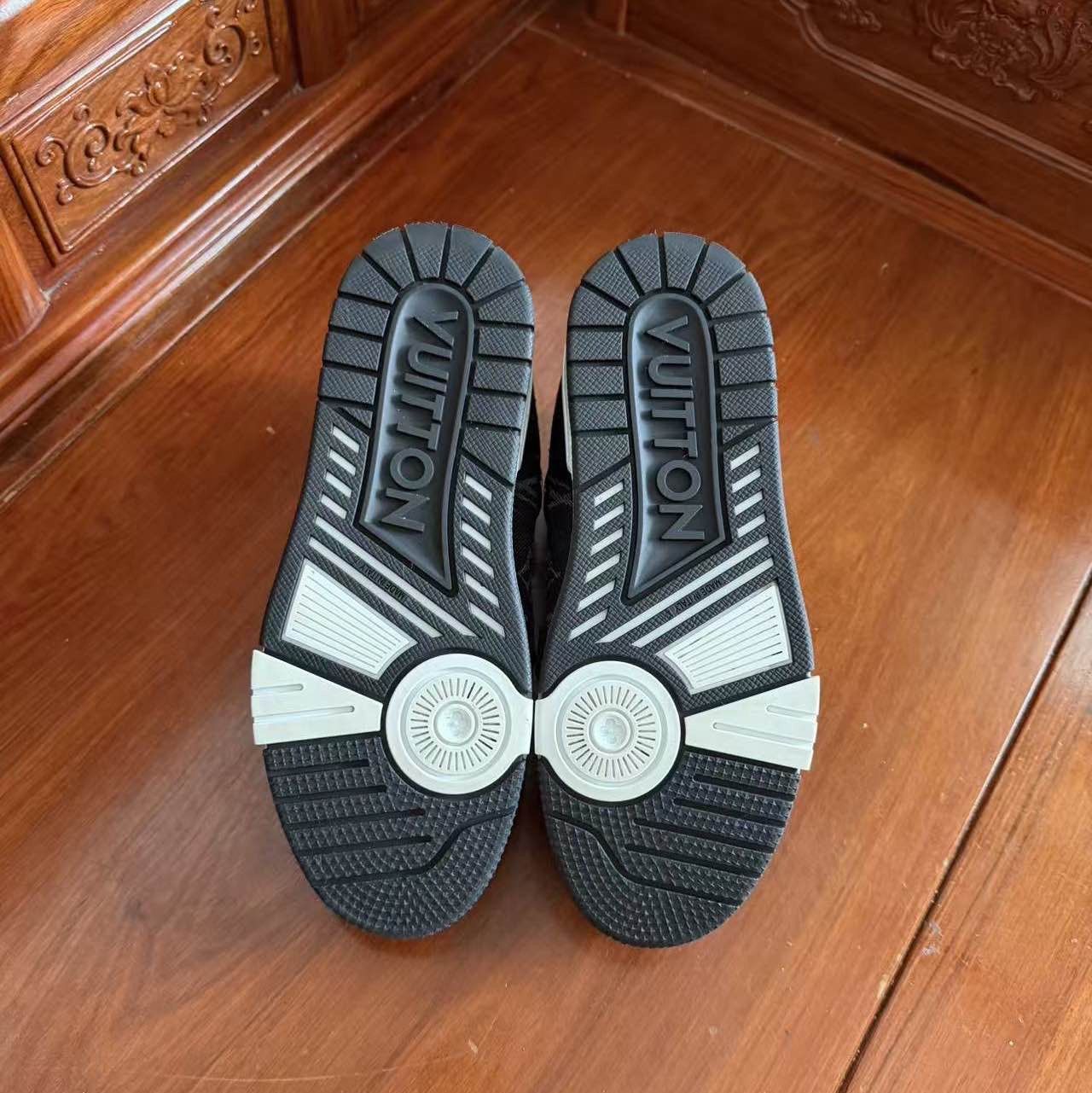 Louis Vuitton Louis Vuitton Monogram Trainer Sneakers Size 37 Size US 7 / IT 37 - 4 Thumbnail