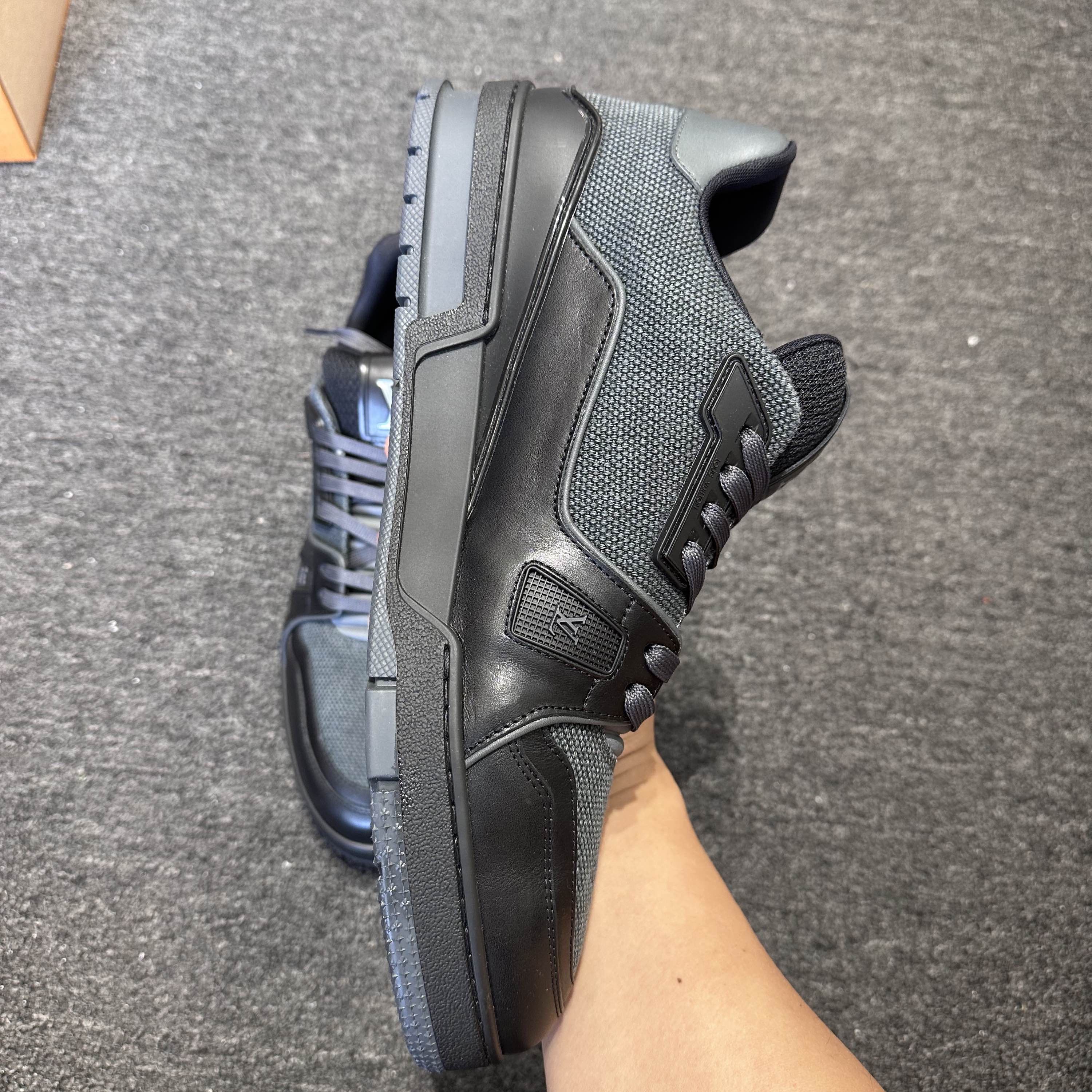 Louis Vuitton Louis Vuitton Mesh Leather Low-Top Sneakers US 12 Size US 12 / EU 45 - 13 Thumbnail