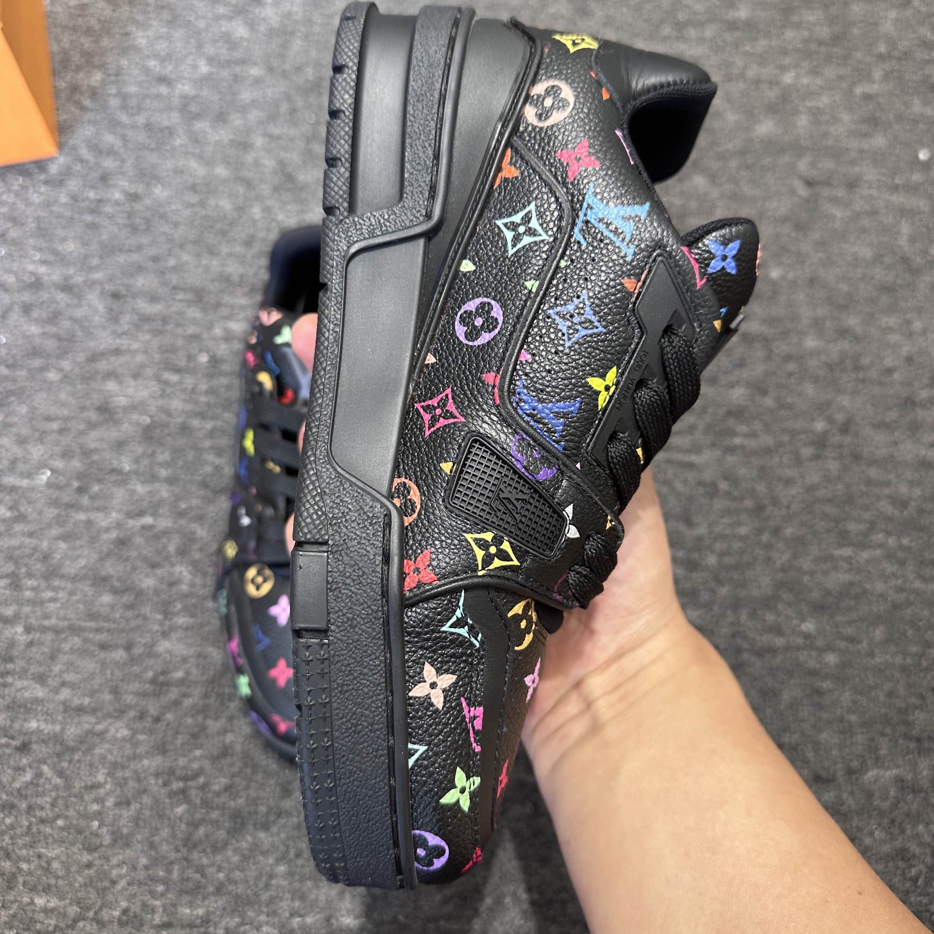 Louis Vuitton Louis Vuitton x Murakami Trainer Low-Top Sneakers Size 35 Size US 5 / IT 35 - 13 Thumbnail