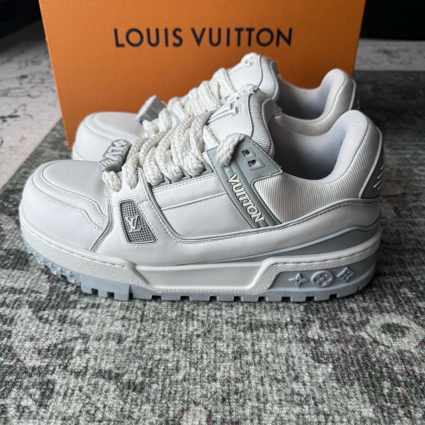 Louis Vuitton Louis Vuitton Trainer Maxi Sneakers White Gray Size 8.5 Size US 8.5 / EU 41-42 - 6 Thumbnail