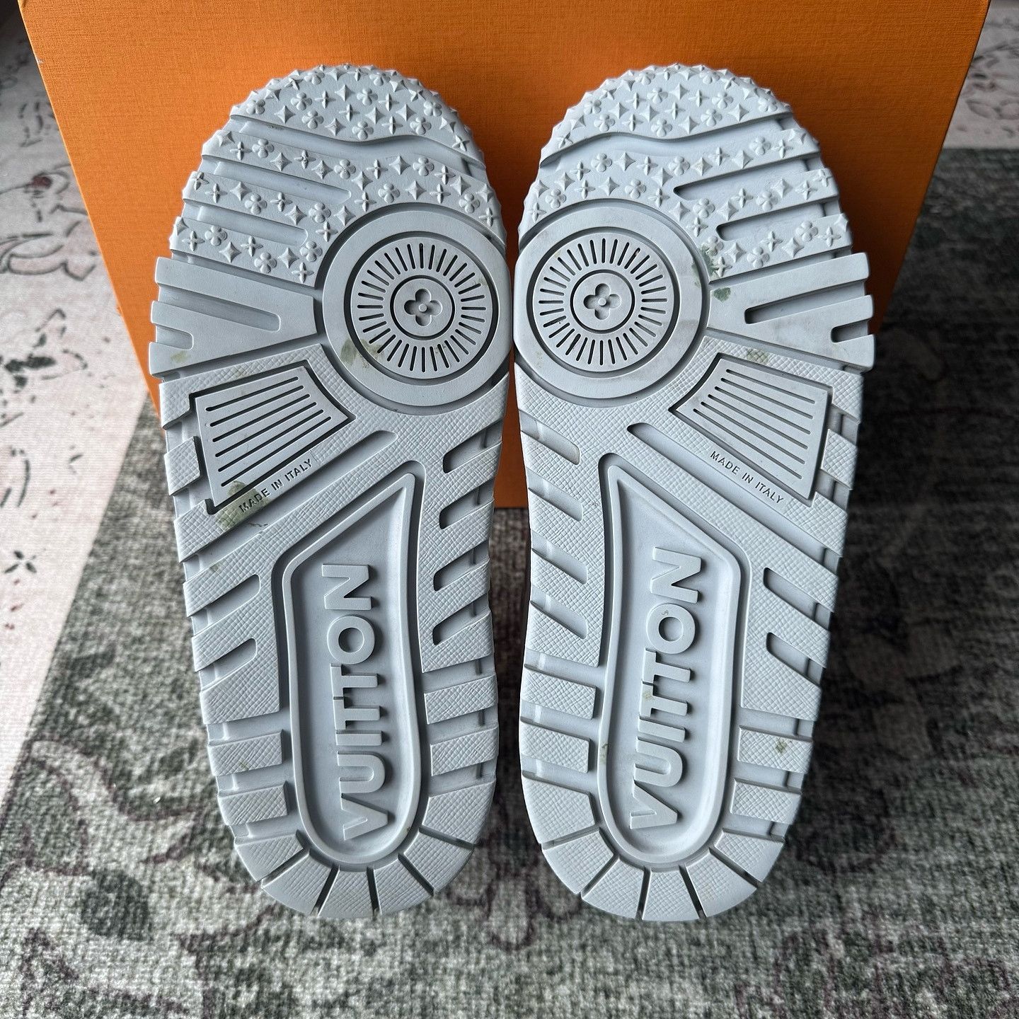 Louis Vuitton Louis Vuitton Trainer Maxi Sneakers White Gray Size 8.5 Size US 8.5 / EU 41-42 - 4 Thumbnail
