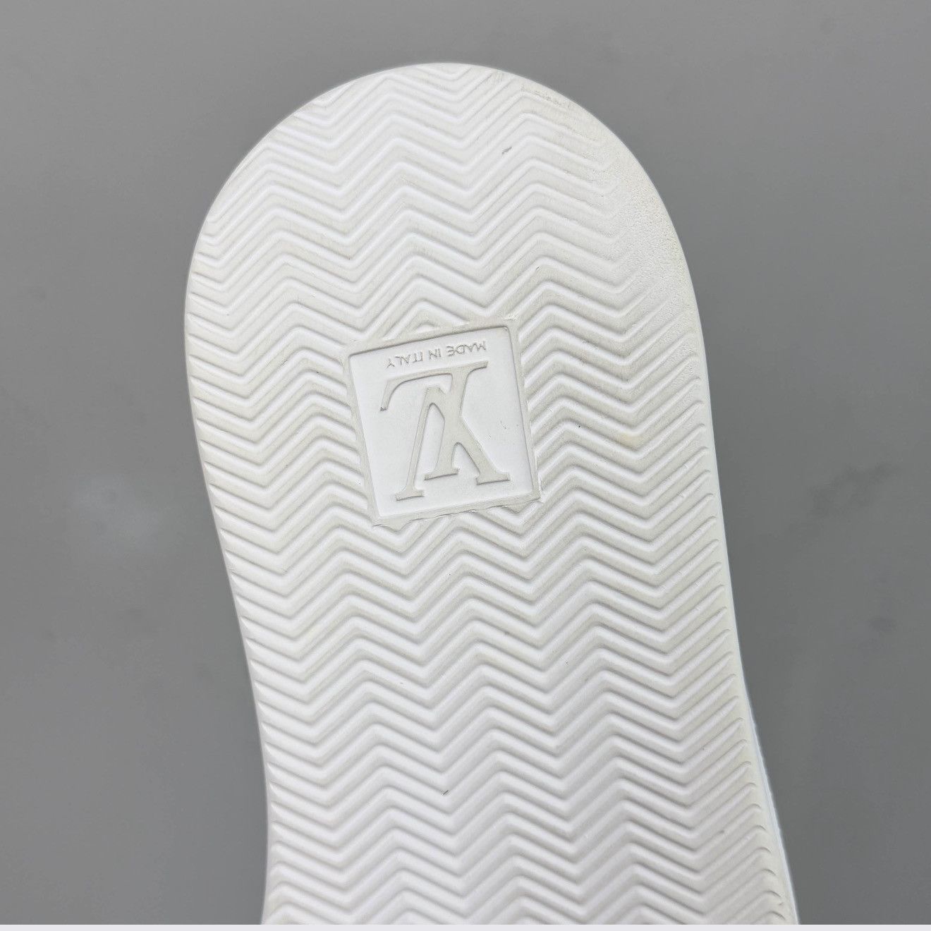 Louis Vuitton Louis Vuitton Monogram Embossed Low-Top Sneakers US 9.5 Size US 9.5 / EU 42-43 - 9 Thumbnail