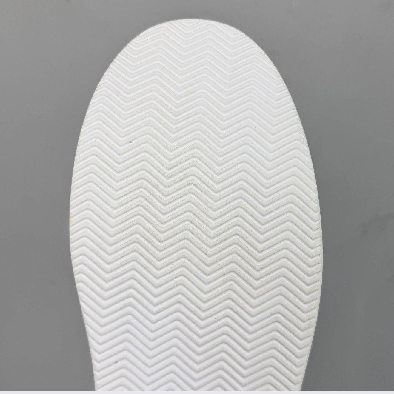 Louis Vuitton Louis Vuitton Monogram Embossed Low-Top Sneakers US 9.5 Size US 9.5 / EU 42-43 - 6 Thumbnail