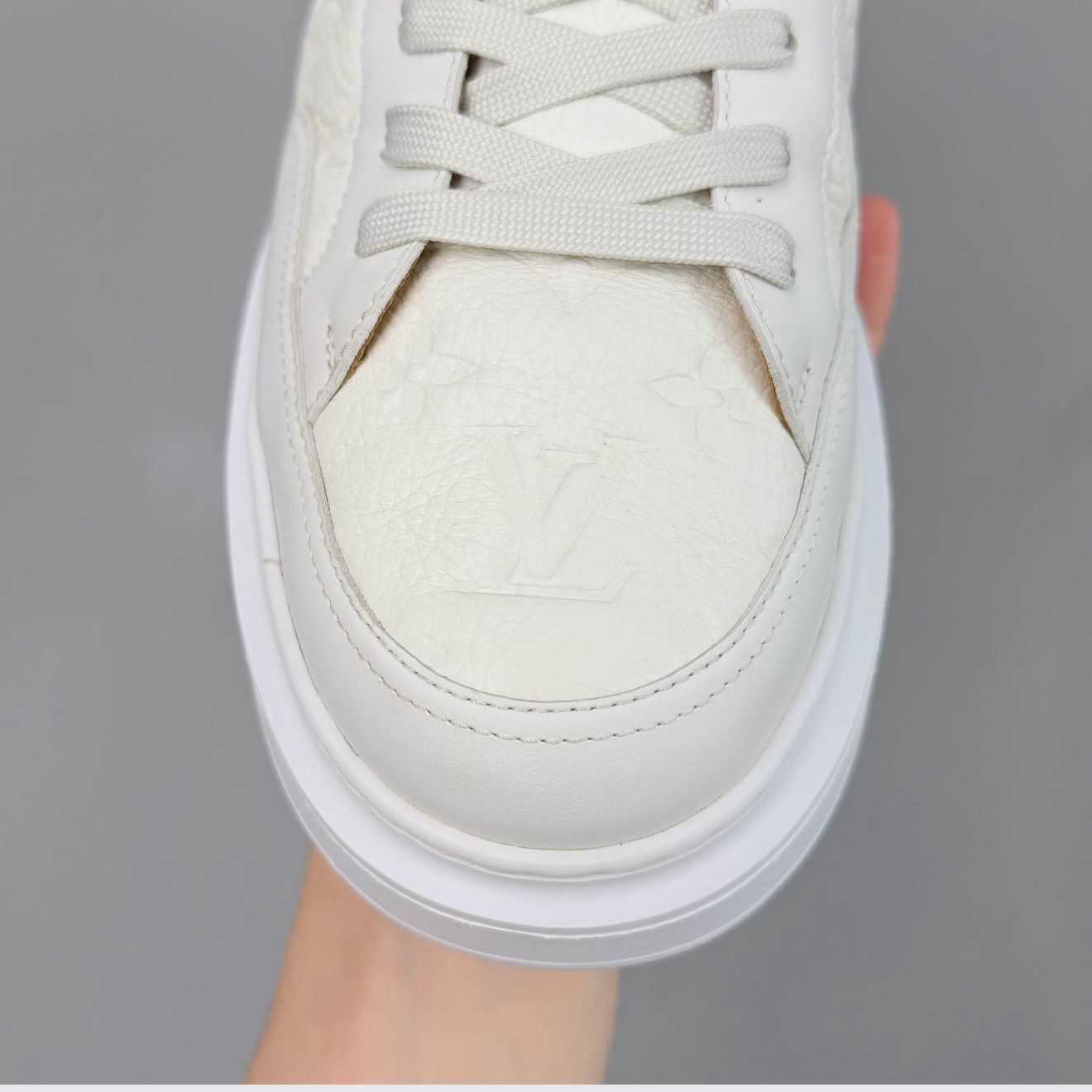 Louis Vuitton Louis Vuitton Monogram Embossed Low-Top Sneakers US 9.5 Size US 9.5 / EU 42-43 - 18 Thumbnail