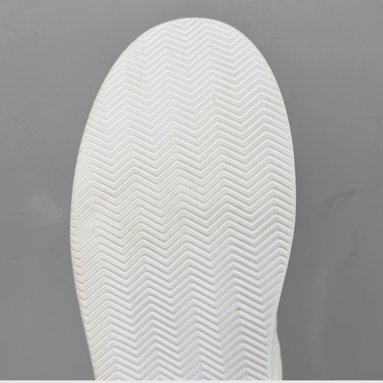 Louis Vuitton Louis Vuitton Monogram Embossed Low-Top Sneakers US 9.5 Size US 9.5 / EU 42-43 - 8 Thumbnail