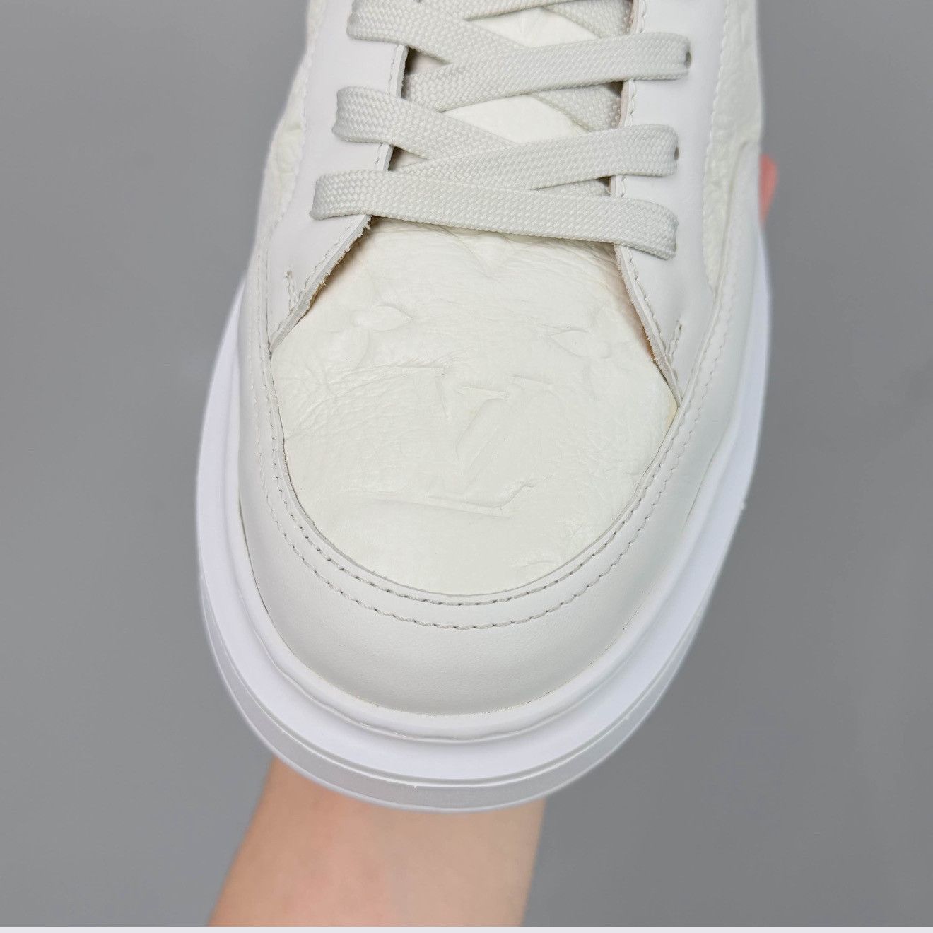 Louis Vuitton Louis Vuitton Monogram Embossed Low-Top Sneakers US 9.5 Size US 9.5 / EU 42-43 - 14 Thumbnail