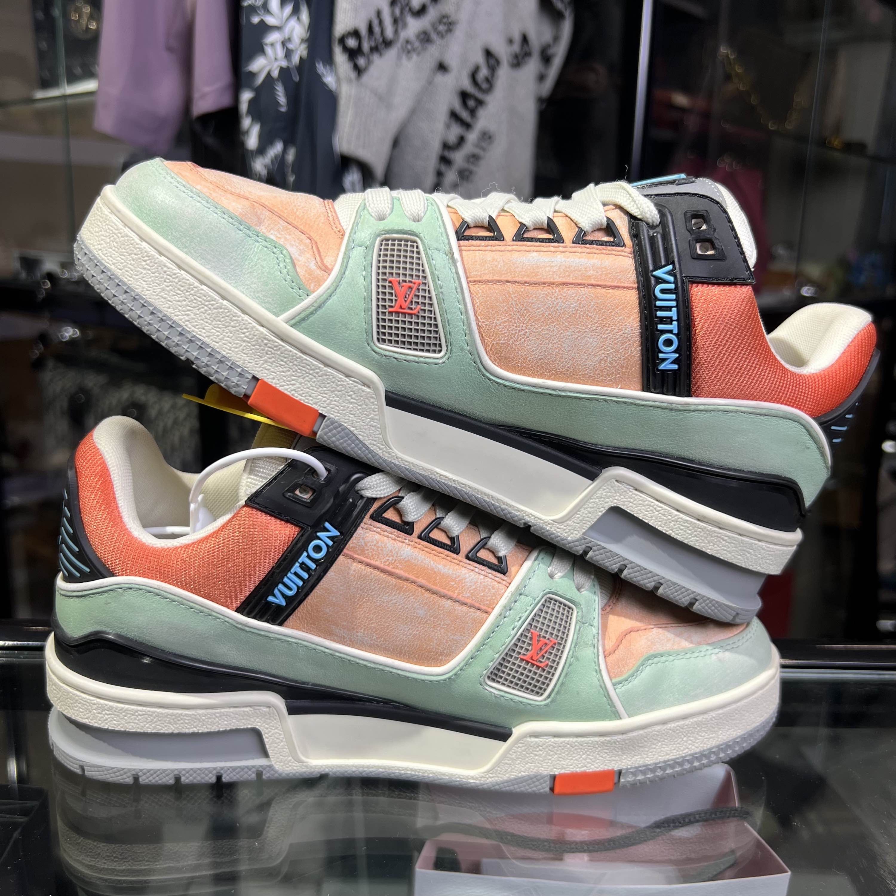 Louis Vuitton Louis Vuitton Trainer Low-Top Sneakers Size 37 Size US 5 / EU 37 - 8 Thumbnail