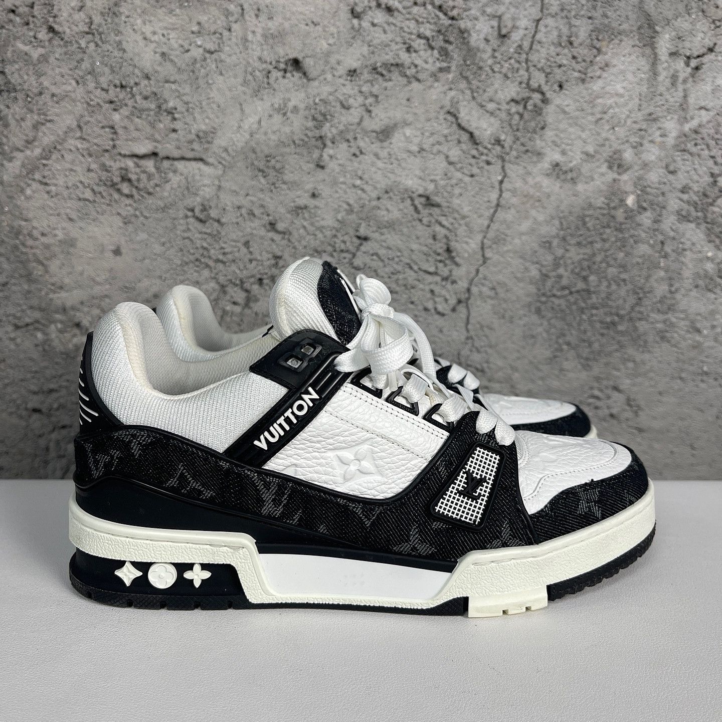 Louis Vuitton Louis Vuitton Monogram Trainer Low-Top Sneakers Size 5 Size US 5 / EU 37 - 6 Thumbnail
