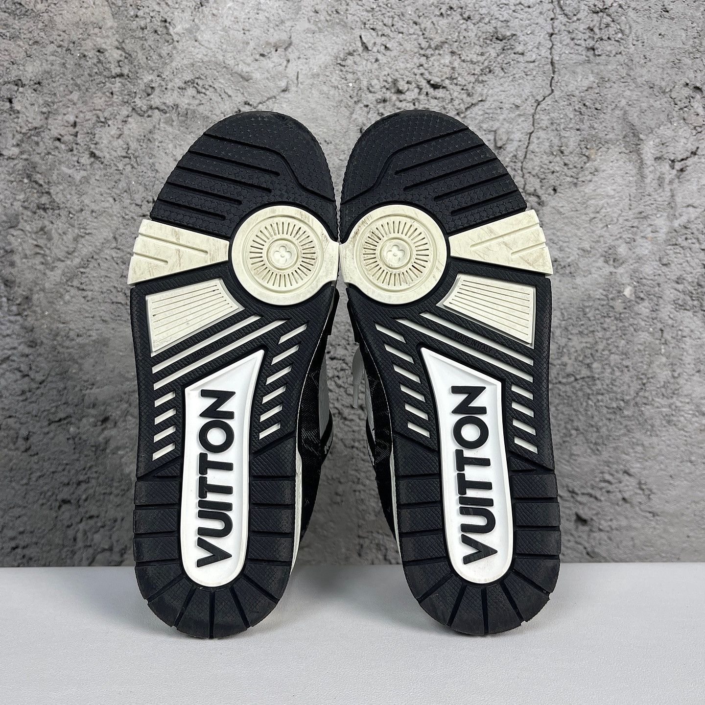 Louis Vuitton Louis Vuitton Monogram Trainer Low-Top Sneakers Size 5 Size US 5 / EU 37 - 3 Thumbnail