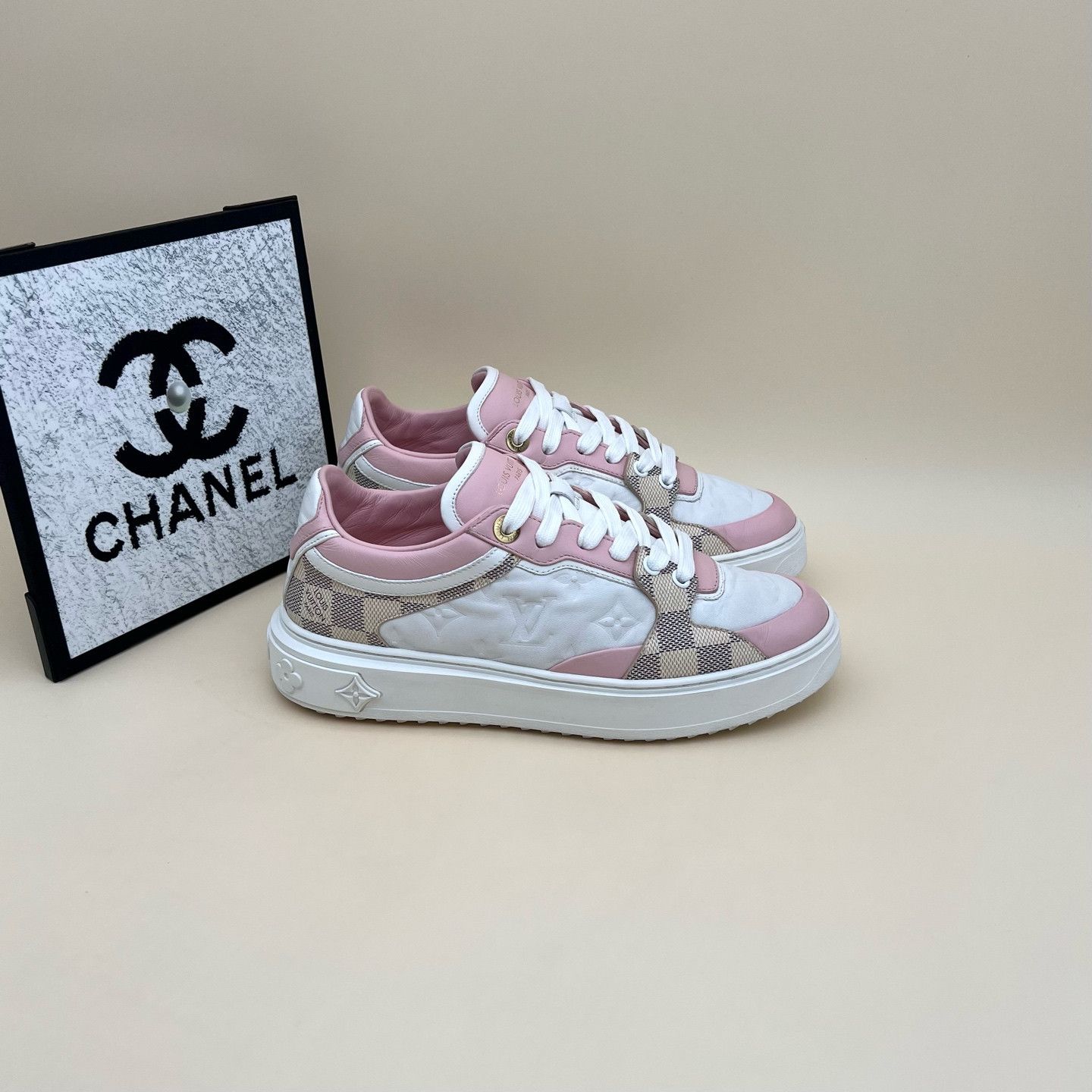 Louis Vuitton Louis Vuitton Time Out Low-Top Sneakers Size 37.5 Size US 7.5 / IT 37.5 - 6 Thumbnail