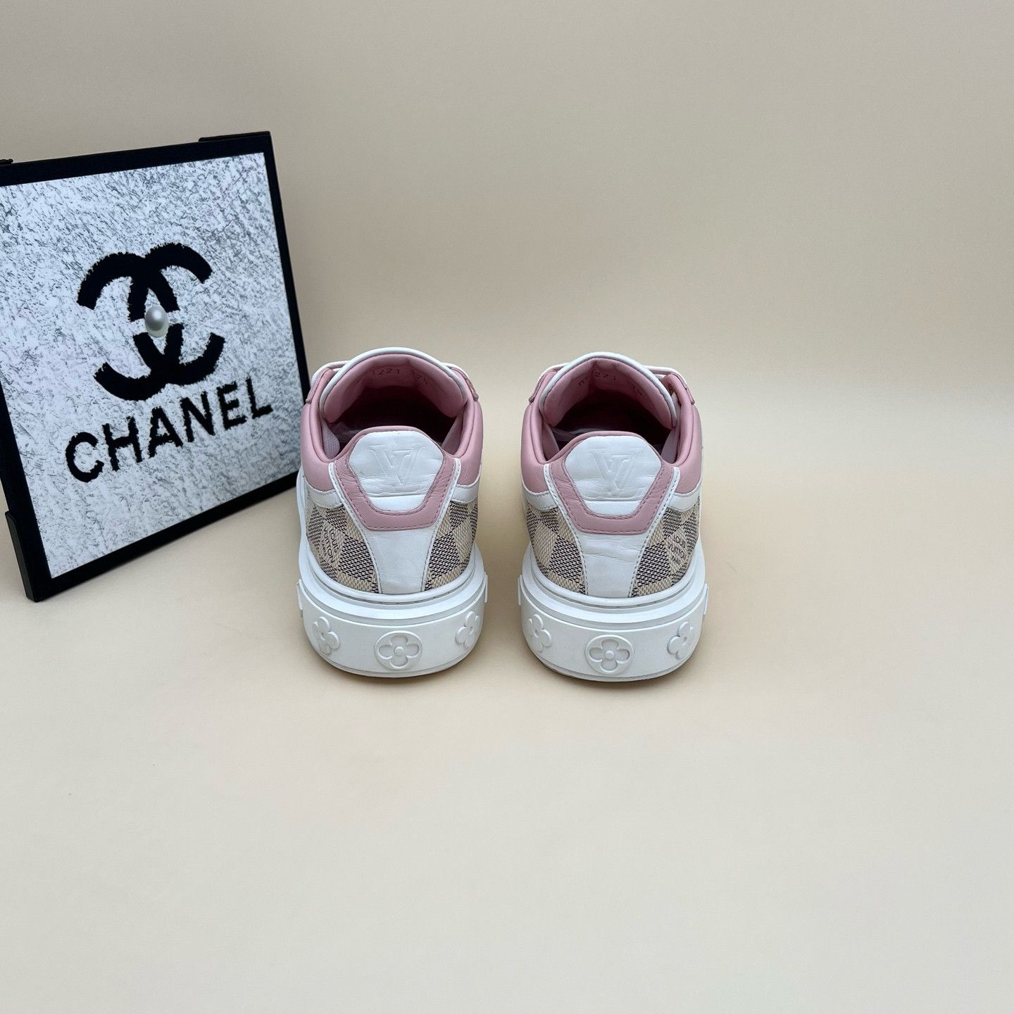 Louis Vuitton Louis Vuitton Time Out Low-Top Sneakers Size 37.5 Size US 7.5 / IT 37.5 - 3 Thumbnail