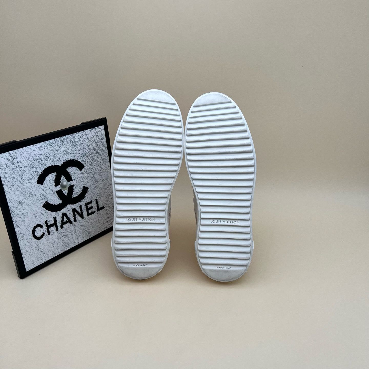 Louis Vuitton Louis Vuitton Time Out Low-Top Sneakers Size 37.5 Size US 7.5 / IT 37.5 - 4 Thumbnail