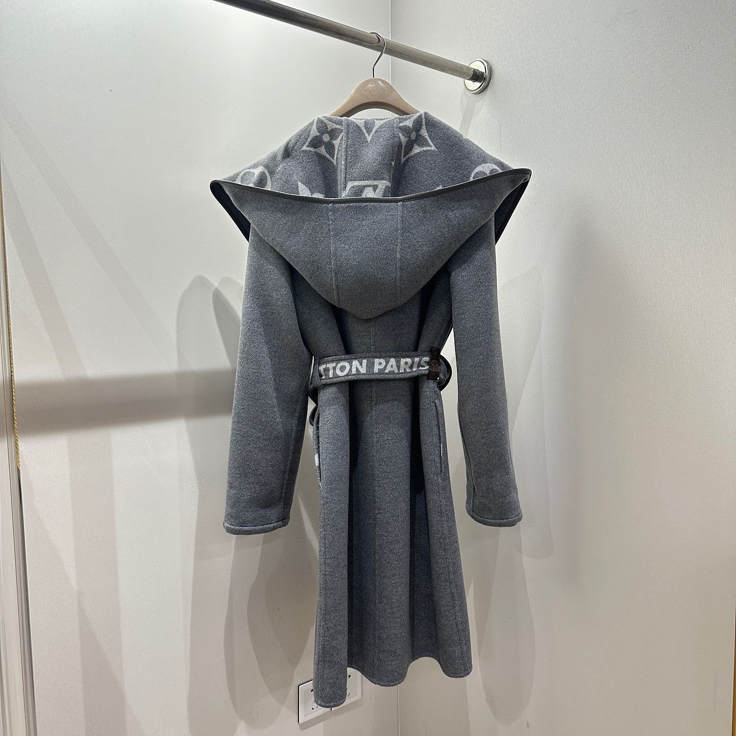Louis Vuitton Louis Vuitton Monogram Hooded Coat Size 36 Size XS / US 0-2 / IT 36-38 - 2 Thumbnail