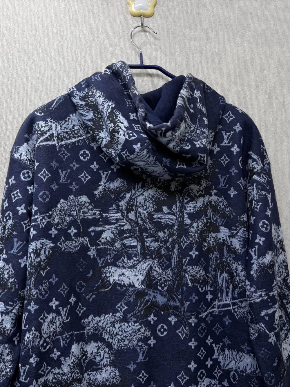 Louis Vuitton Louis Vuitton Horse Print Zip Hoodie Size L Size US L / EU 52-54 / 3 - 5 Thumbnail