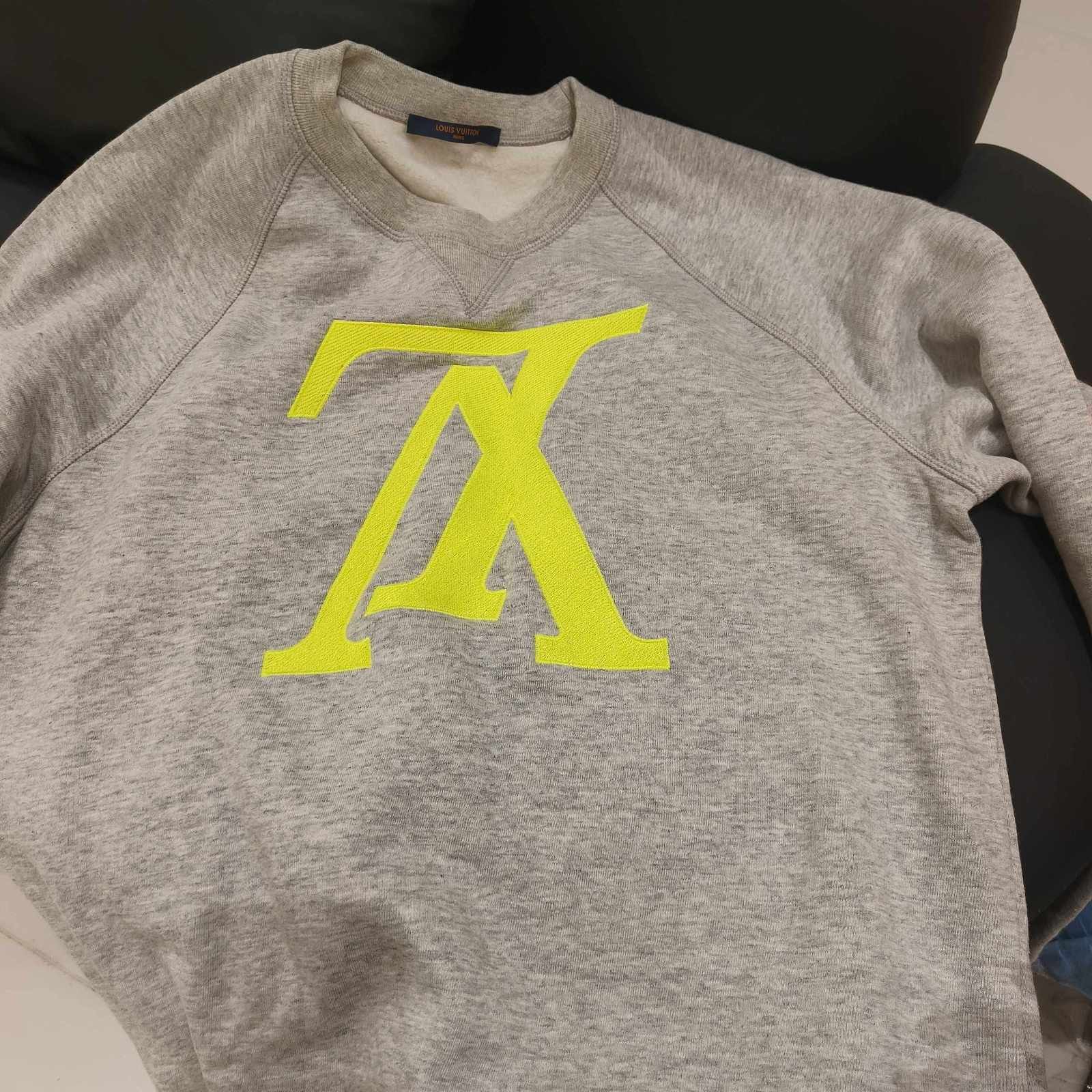 Louis Vuitton Louis Vuitton Neon Logo Sweatshirt Size L Size US L / EU 52-54 / 3 - 8 Thumbnail