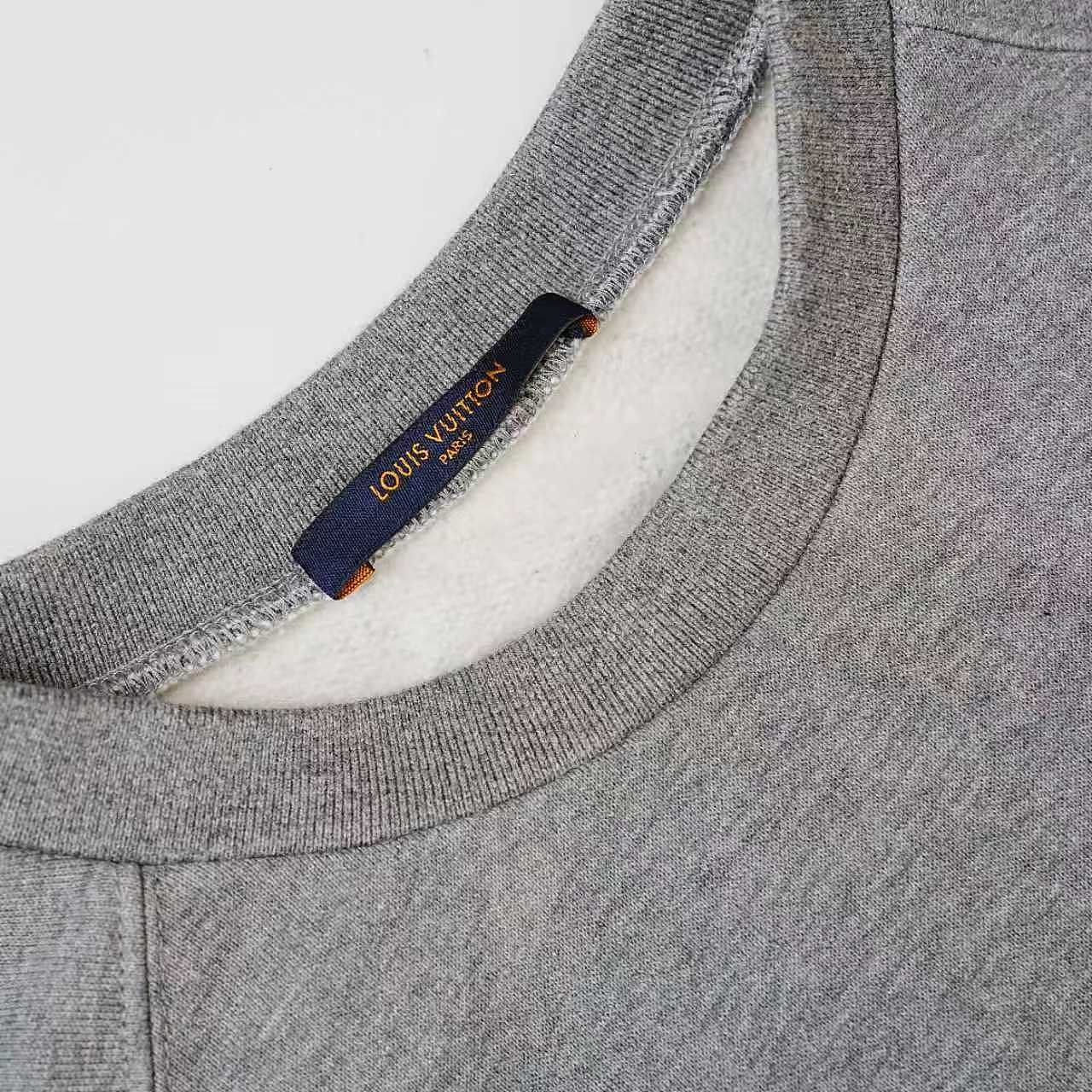 Louis Vuitton Louis Vuitton x Nigo Squared Logo Sweatshirt Size L Size US L / EU 52-54 / 3 - 8 Thumbnail