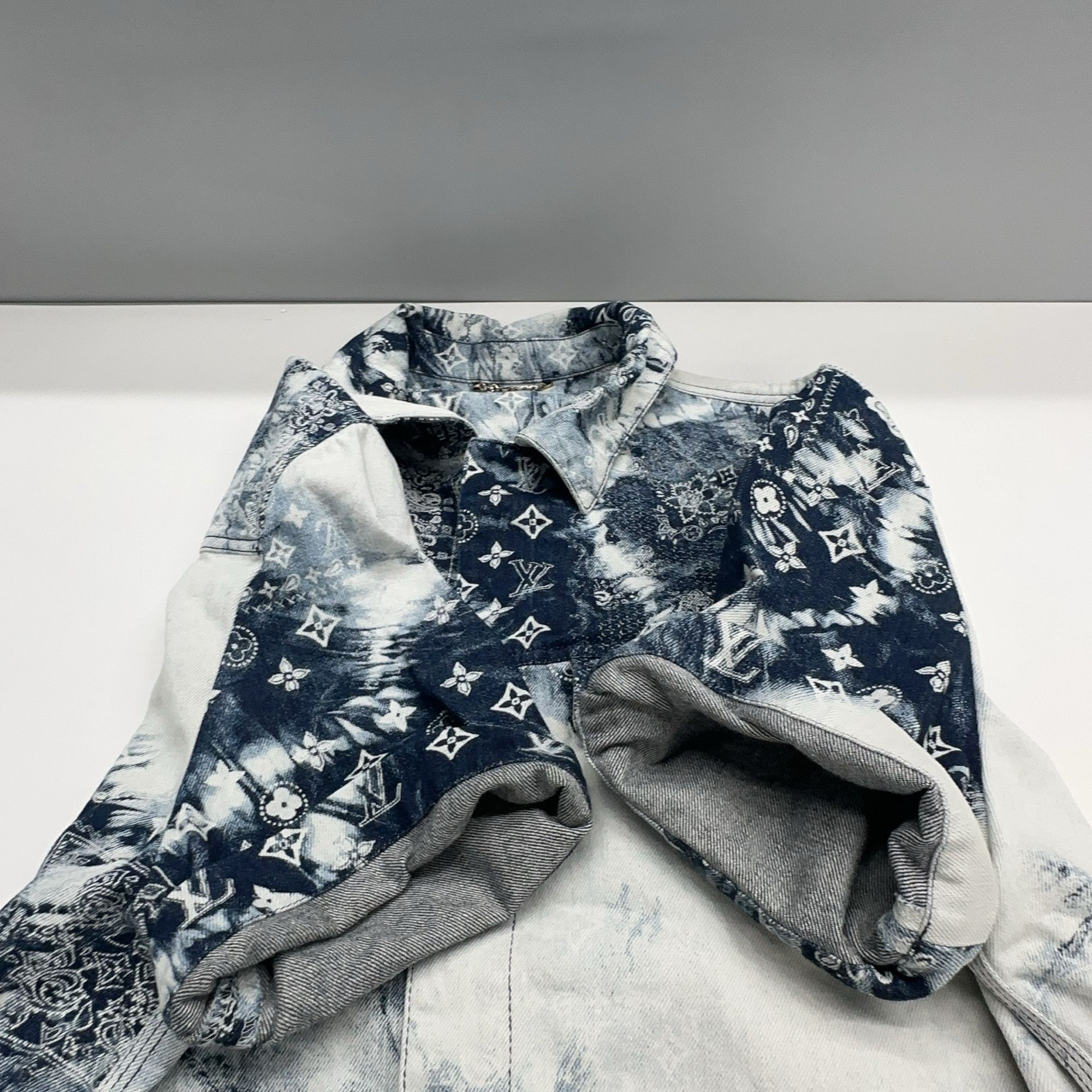 Louis Vuitton Louis Vuitton Monogram Tie-Dye Short Sleeve Shirt L Size US L / EU 52-54 / 3 - 6 Thumbnail