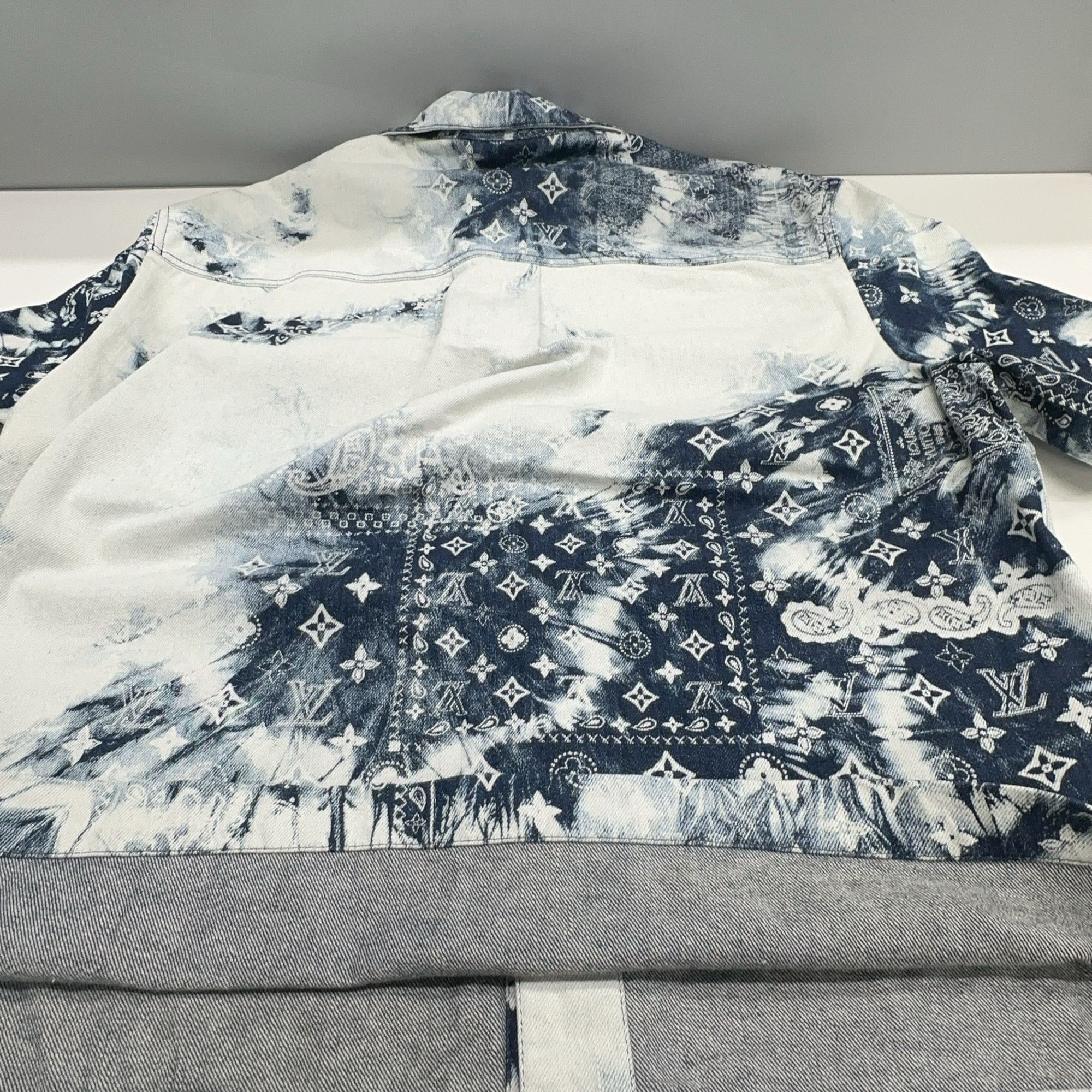 Louis Vuitton Louis Vuitton Monogram Tie-Dye Short Sleeve Shirt L Size US L / EU 52-54 / 3 - 7 Thumbnail