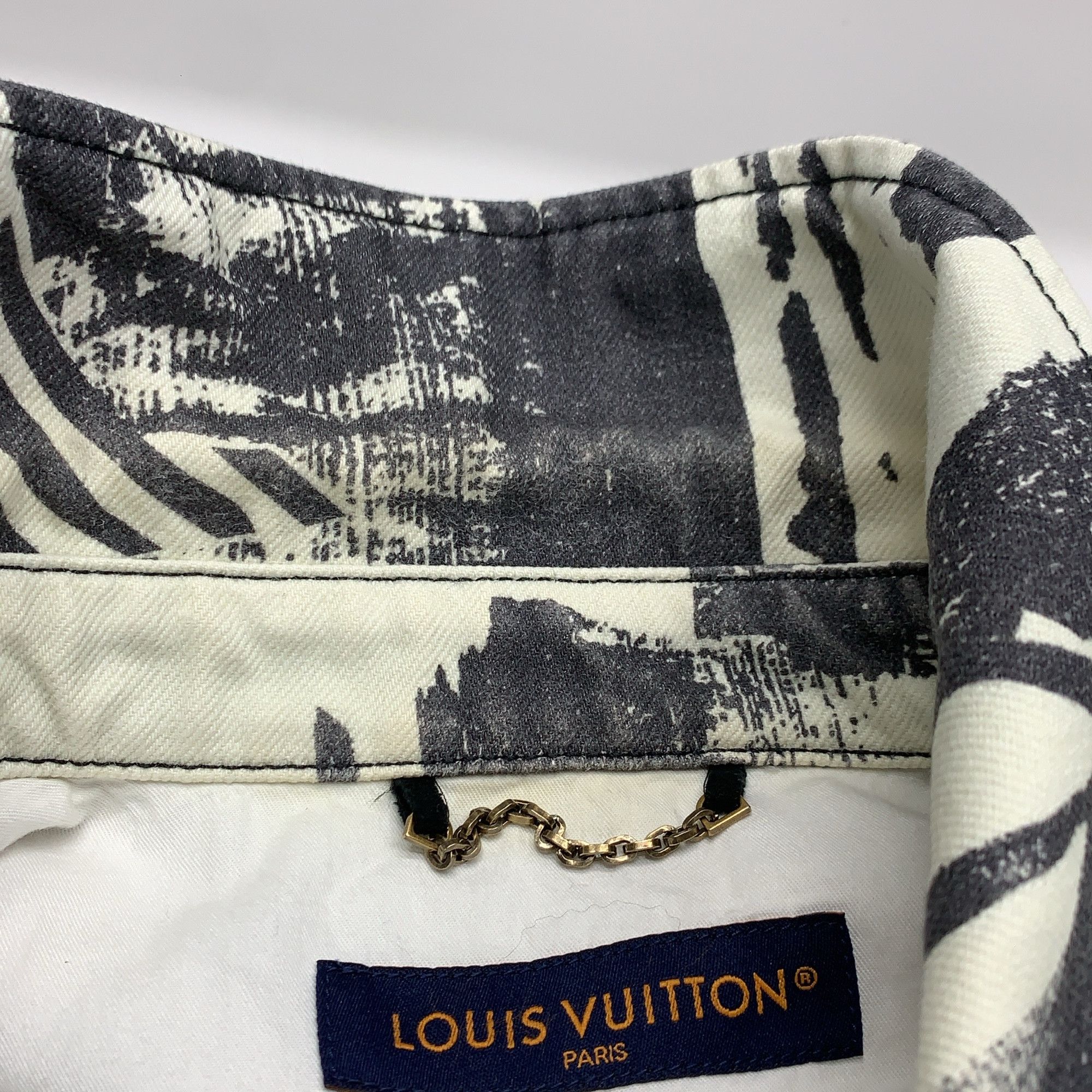 Louis Vuitton Louis Vuitton Geometric Print Button Up Shirt Size M Size US M / EU 48-50 / 2 - 5 Thumbnail
