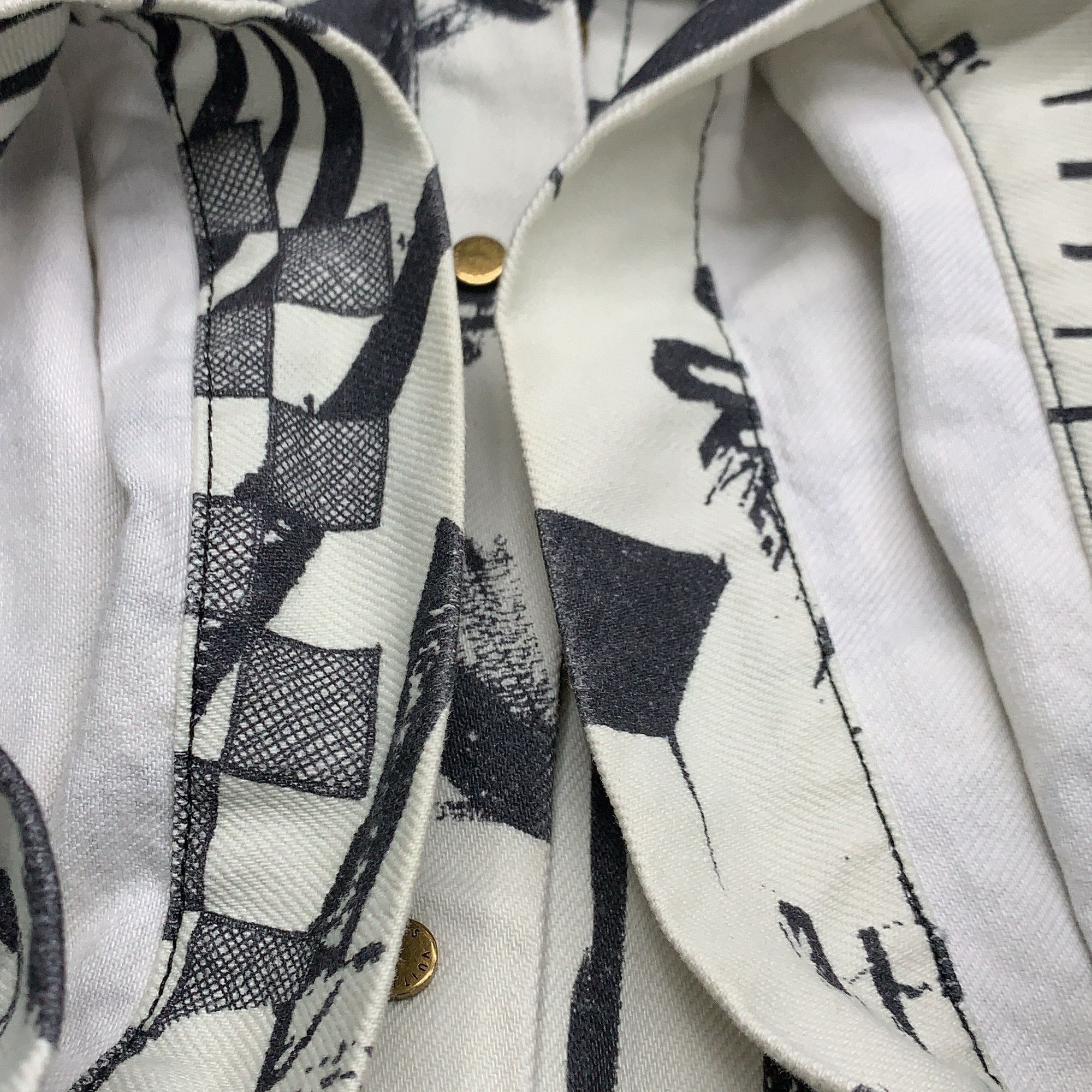 Louis Vuitton Louis Vuitton Geometric Print Button Up Shirt Size M Size US M / EU 48-50 / 2 - 6 Thumbnail