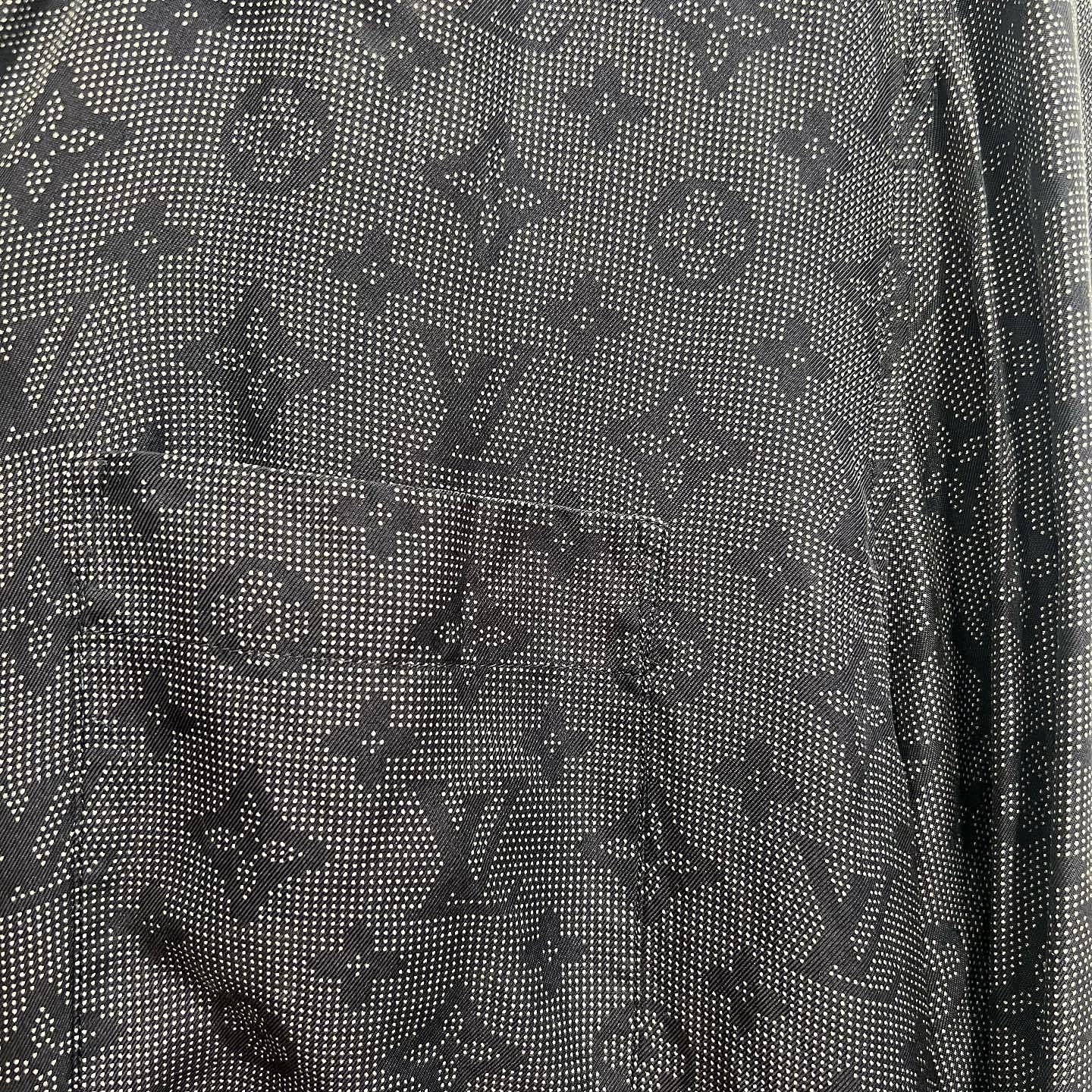 Louis Vuitton Louis Vuitton Monogram Silk Button Up Shirt Size 38 Size S / US 4 / IT 40 - 6 Thumbnail