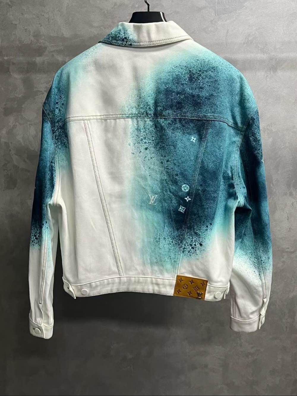 Louis Vuitton Louis Vuitton SS23 Spray Print Denim Jacket Size 50 Size US M / EU 48-50 / 2 - 2 Thumbnail