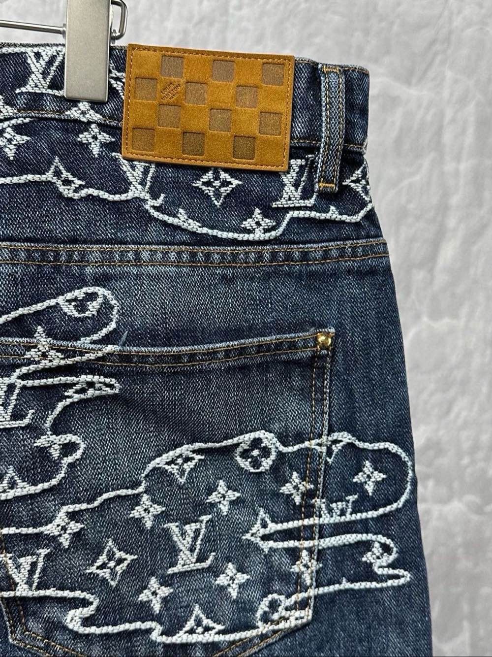 Louis Vuitton Louis Vuitton Cloud Monogram Denim Jeans Size 32 Size US 32 / EU 48 - 6 Thumbnail