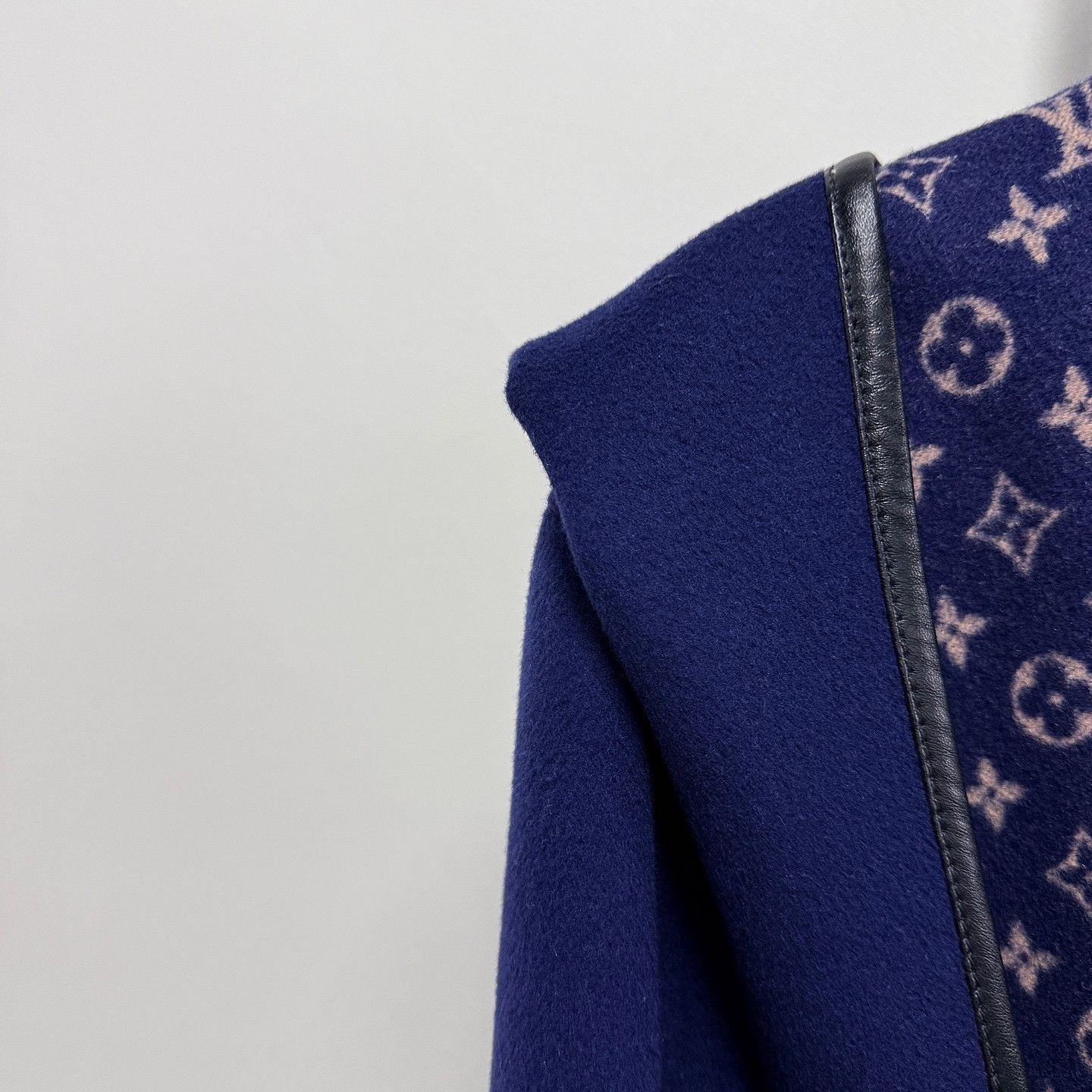 Louis Vuitton Louis Vuitton Monogram Belted Coat Size 40 Size S / US 4 / IT 40 - 4 Thumbnail