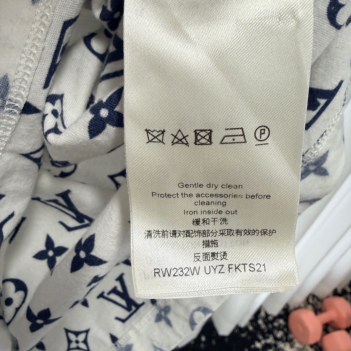 Louis Vuitton Louis Vuitton Monogram Print T-Shirt Size S Size S / US 4 / IT 40 - 4 Thumbnail