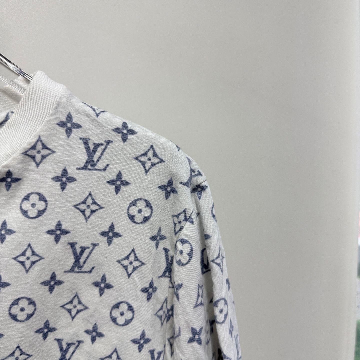 Louis Vuitton Louis Vuitton Monogram Print T-Shirt Size S Size S / US 4 / IT 40 - 8 Thumbnail