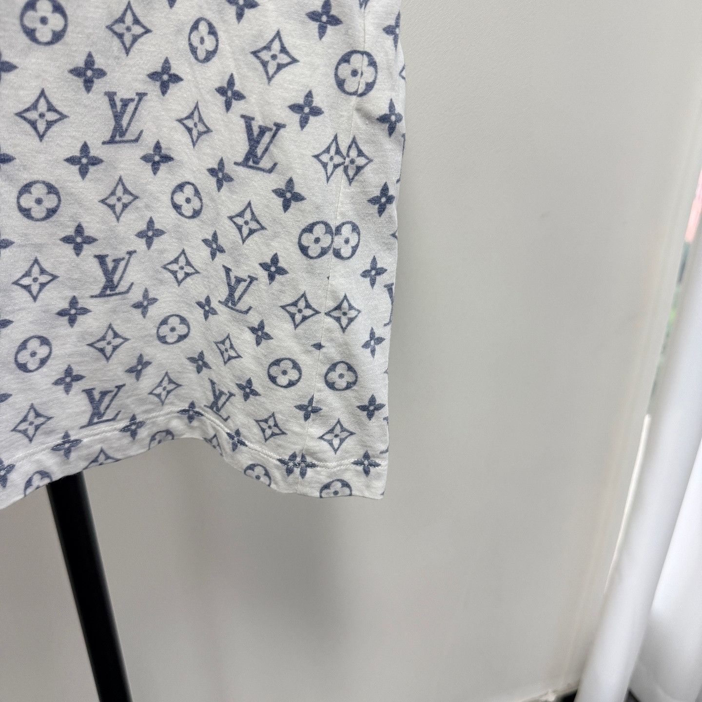 Louis Vuitton Louis Vuitton Monogram Print T-Shirt Size S Size S / US 4 / IT 40 - 10 Thumbnail
