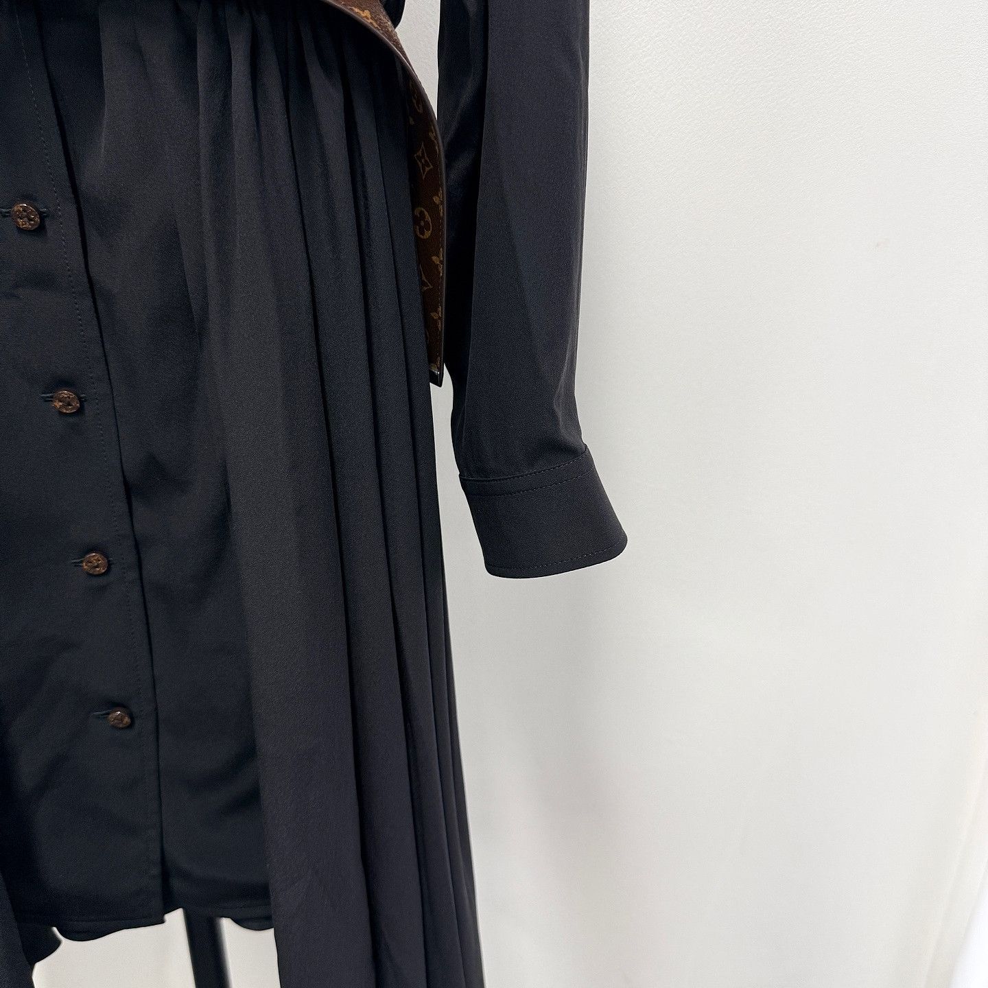 Louis Vuitton Louis Vuitton Silk Shirt Midi Dress Size 34 Size XS / US 0-2 / IT 36-38 - 8 Thumbnail