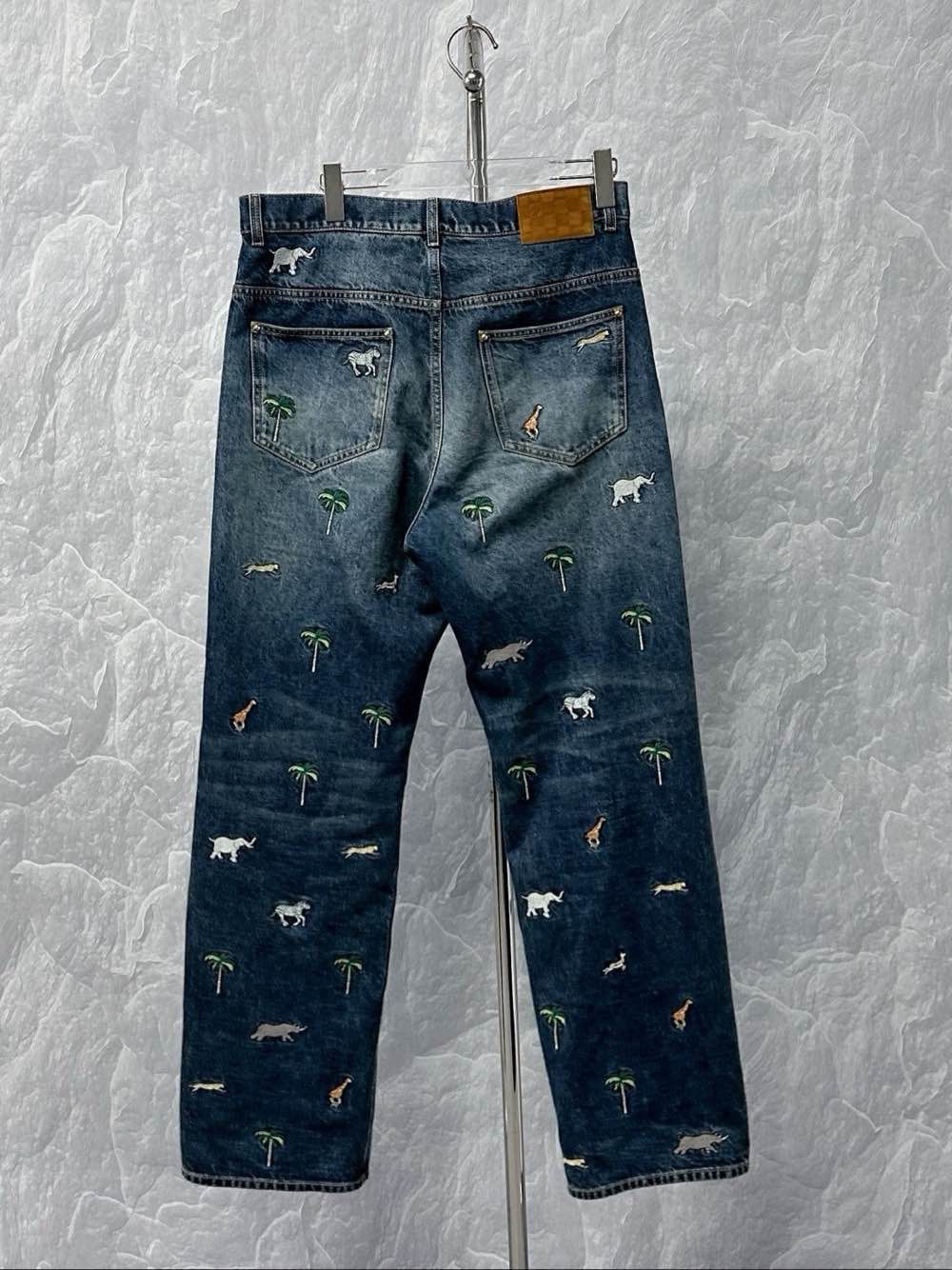 Louis Vuitton Louis Vuitton Animal Embroidery Denim Jeans Size 31 Size US 31 - 2 Thumbnail