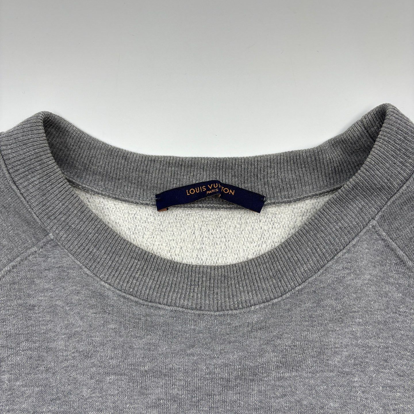Louis Vuitton Louis Vuitton Heart Logo Sweatshirt Size L Size US L / EU 52-54 / 3 - 3 Thumbnail