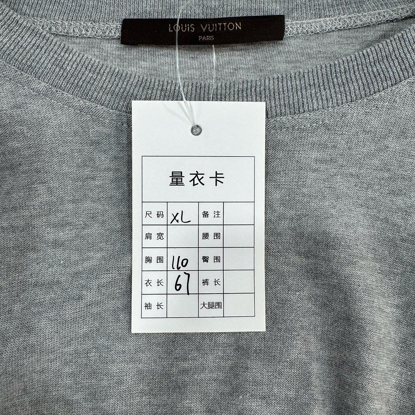 Louis Vuitton Louis Vuitton Graphic Logo T-Shirt Size XL Size US XL / EU 56 / 4 - 5 Thumbnail
