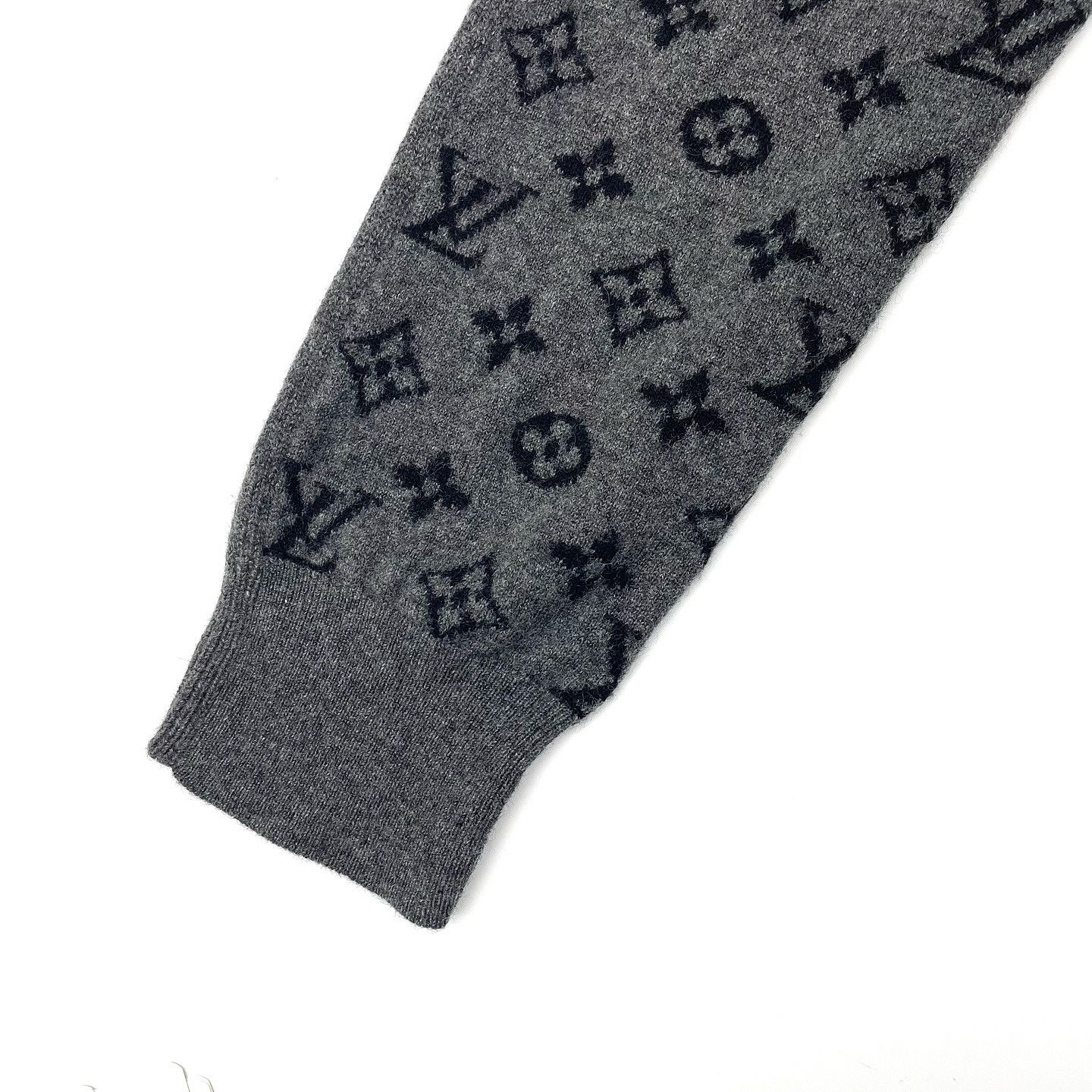 Louis Vuitton Louis Vuitton Monogram Cashmere Sweater Size M Size US M / EU 48-50 / 2 - 7 Thumbnail