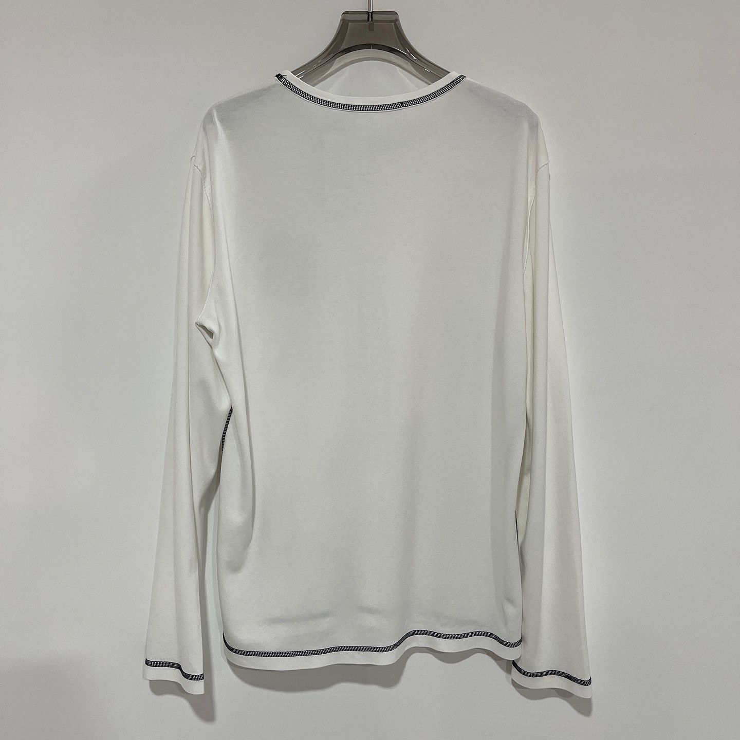 Louis Vuitton Louis Vuitton Logo Patch Long Sleeve T-Shirt Size M Size US M / EU 48-50 / 2 - 2 Thumbnail
