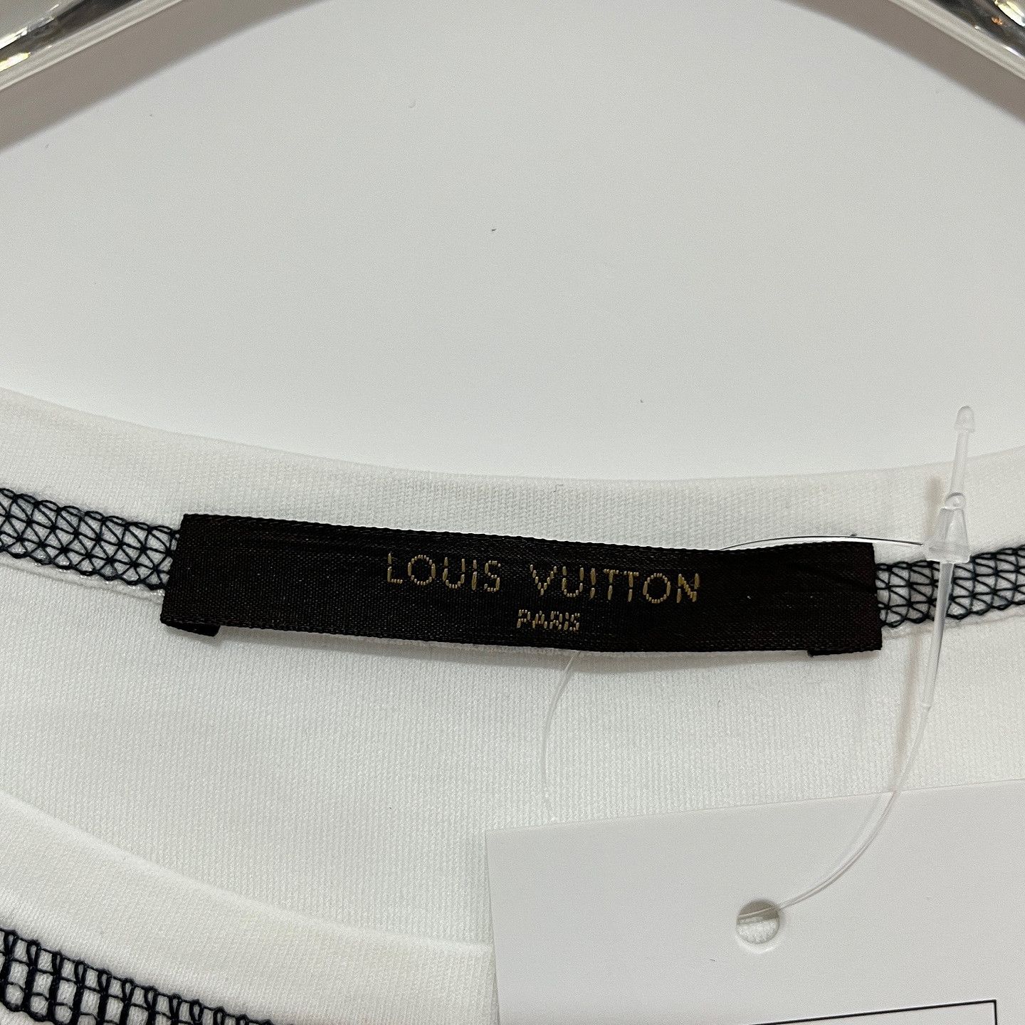 Louis Vuitton Louis Vuitton Logo Patch Long Sleeve T-Shirt Size M Size US M / EU 48-50 / 2 - 3 Thumbnail